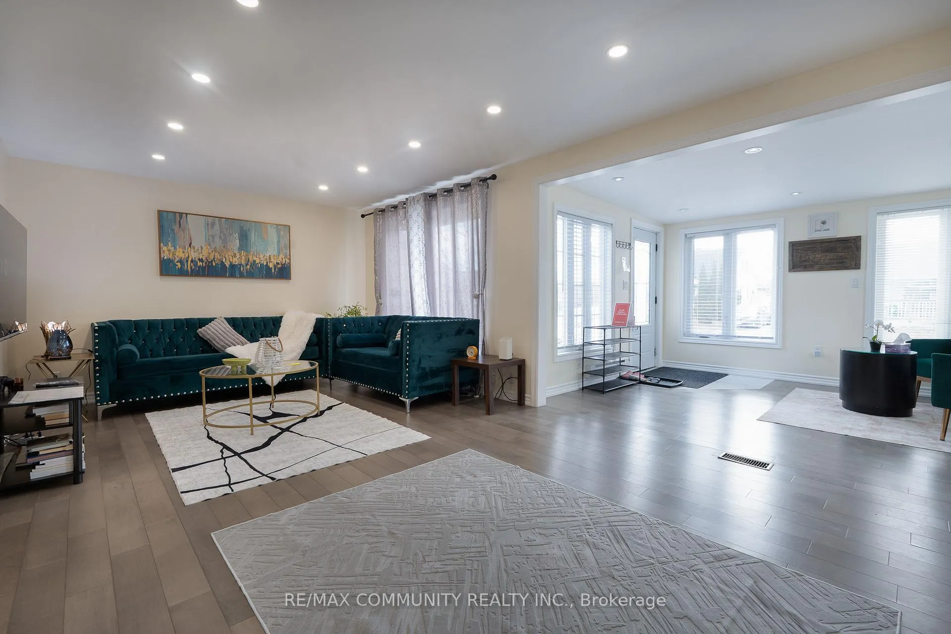 Photo 28 of 33 Windsor Avenue, Ajax, Central — HOMEH
