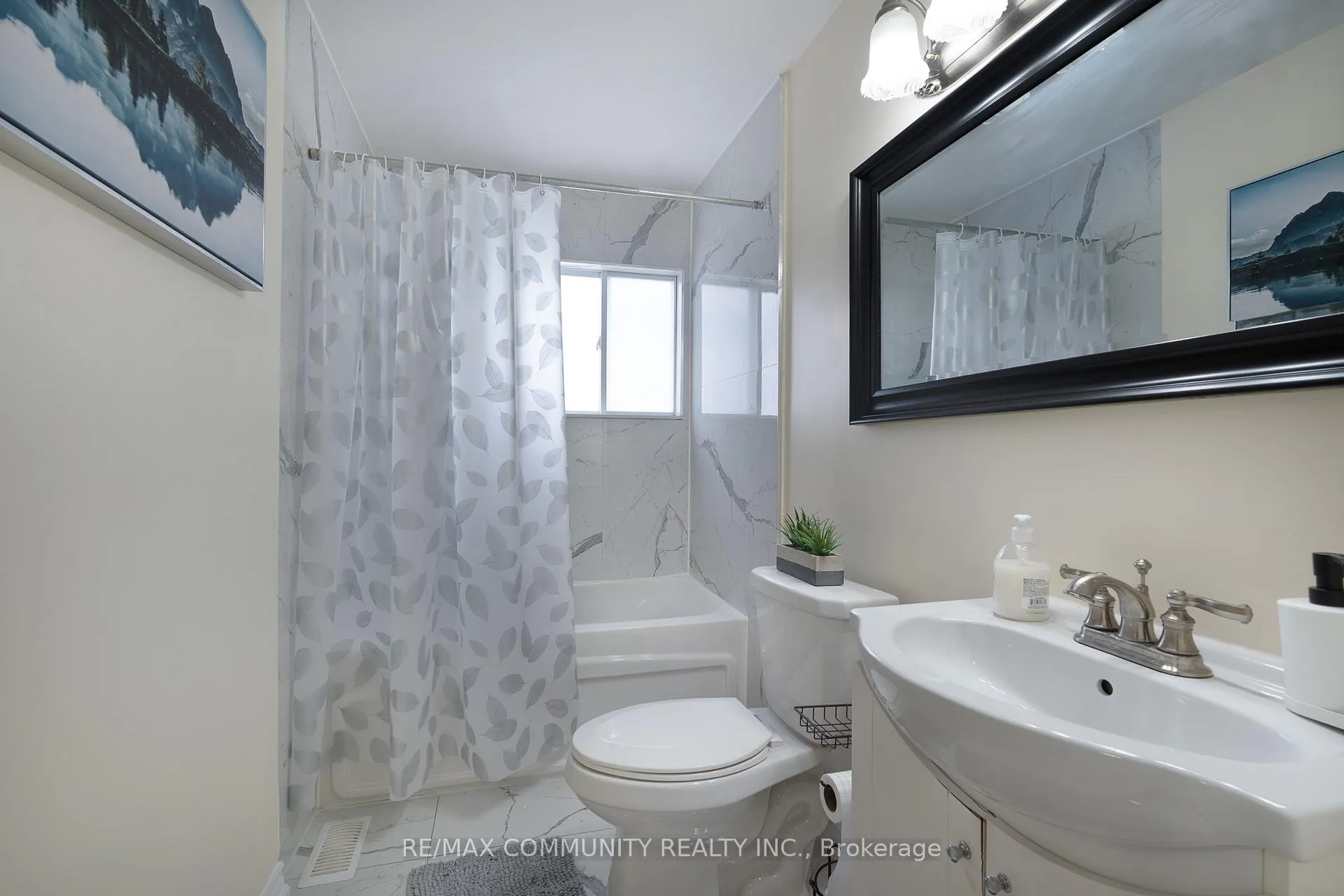 Photo 31 of 33 Windsor Avenue, Ajax, Central — HOMEH