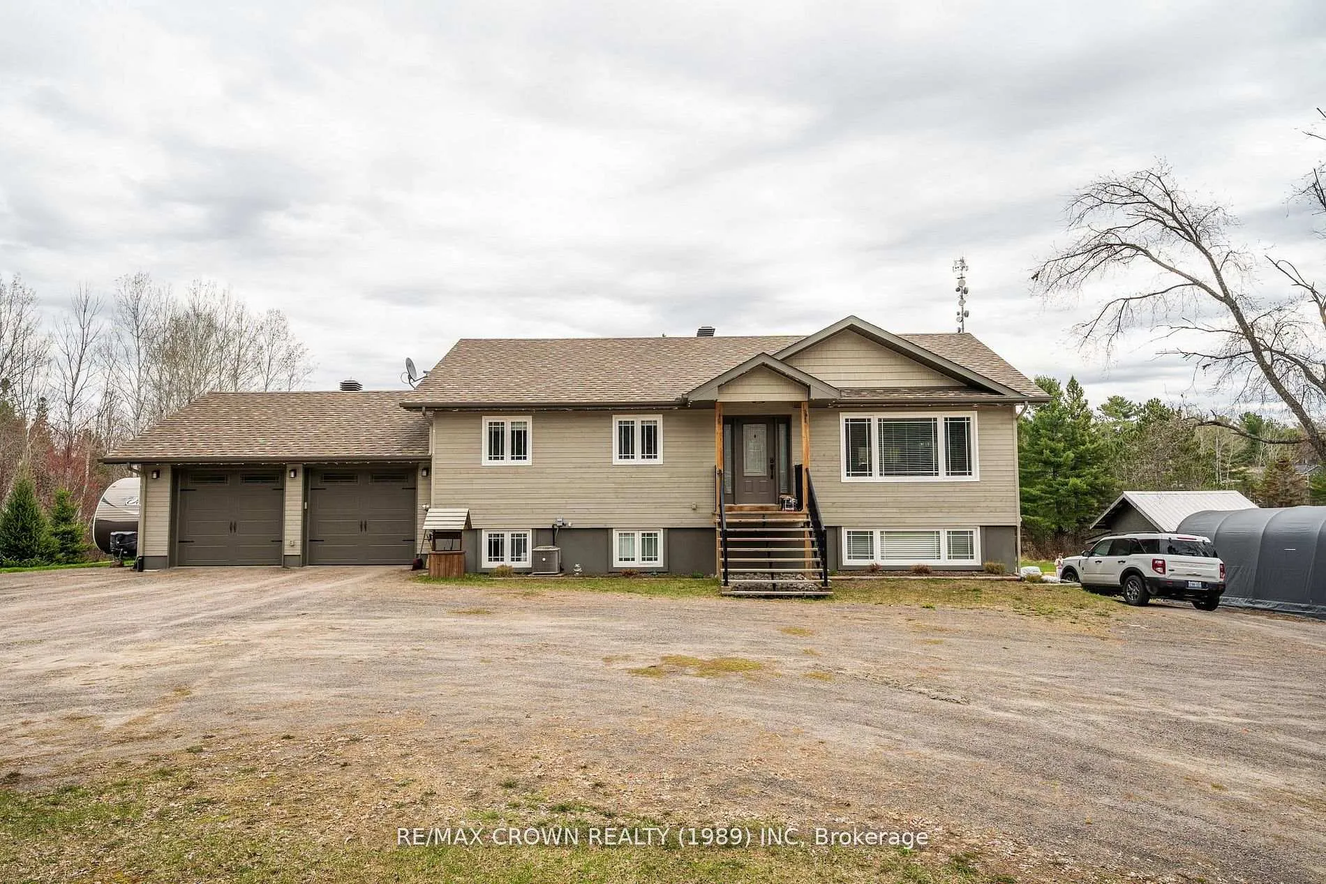 Front of 211 Eglington Road N