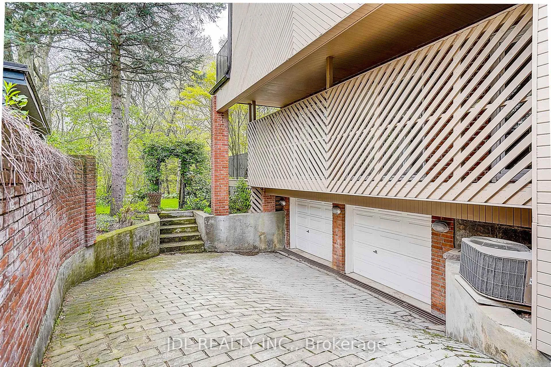 Photo 5 of 6 Nesbitt Drive, Toronto, Leaside — HOMEH