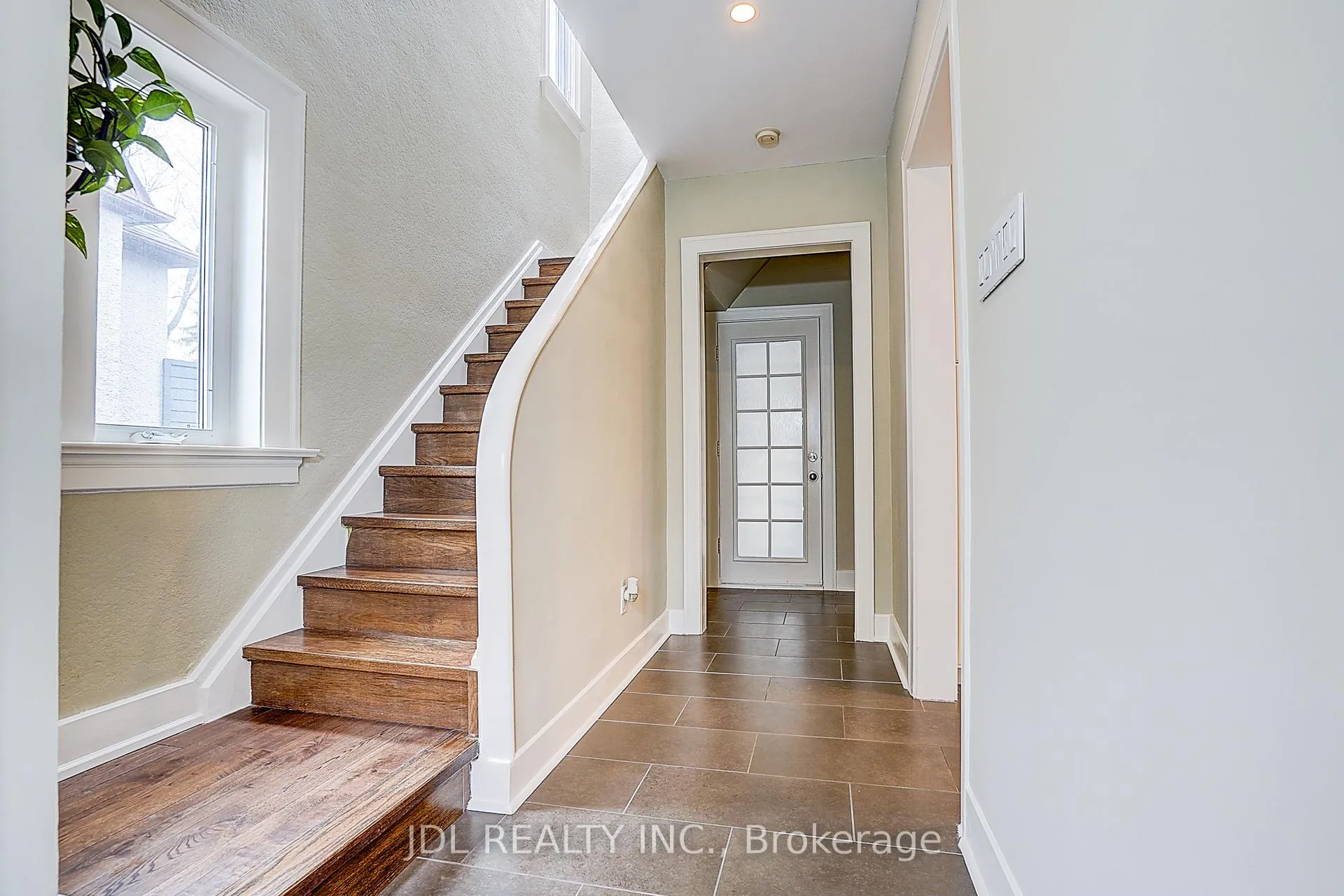 Photo 12 of 6 Nesbitt Drive, Toronto, Leaside — HOMEH