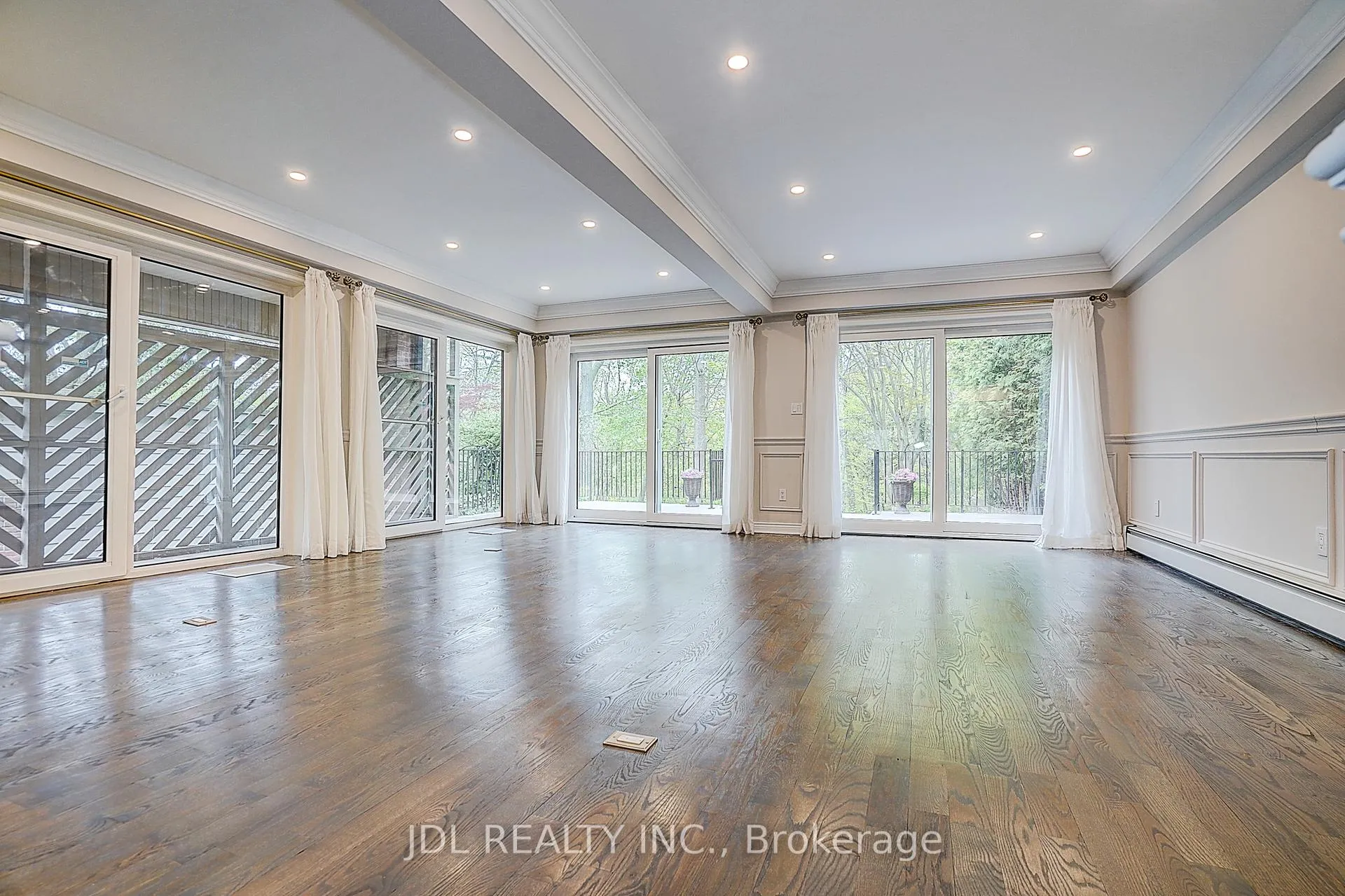 Photo 23 of 6 Nesbitt Drive, Toronto, Leaside — HOMEH