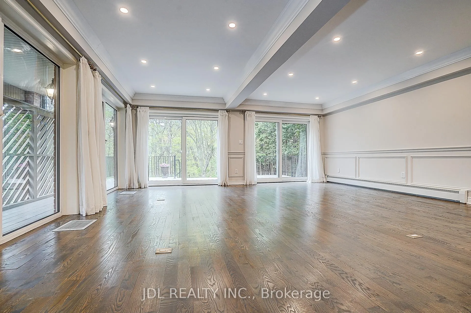 Photo 24 of 6 Nesbitt Drive, Toronto, Leaside — HOMEH