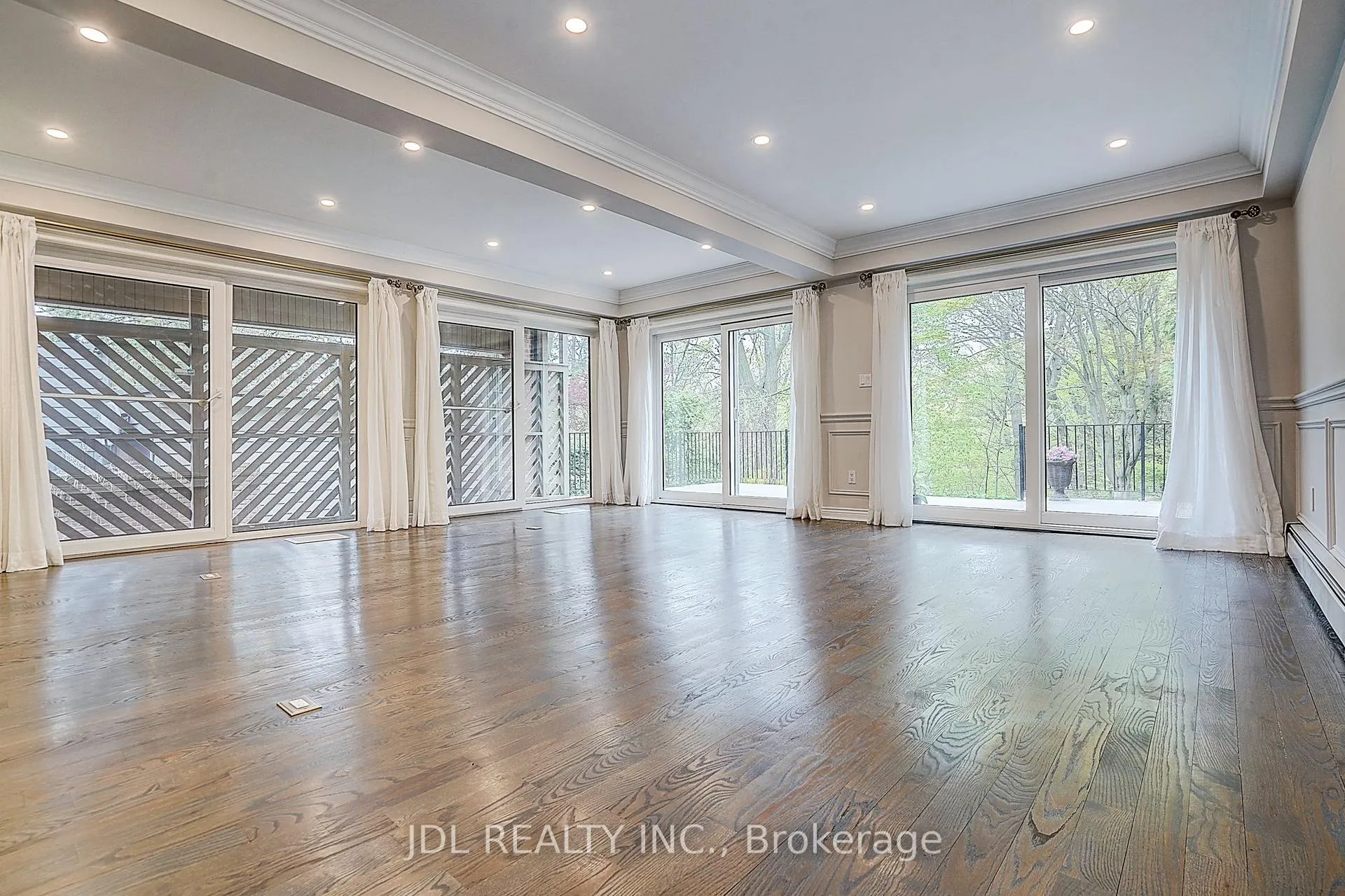 Photo 27 of 6 Nesbitt Drive, Toronto, Leaside — HOMEH