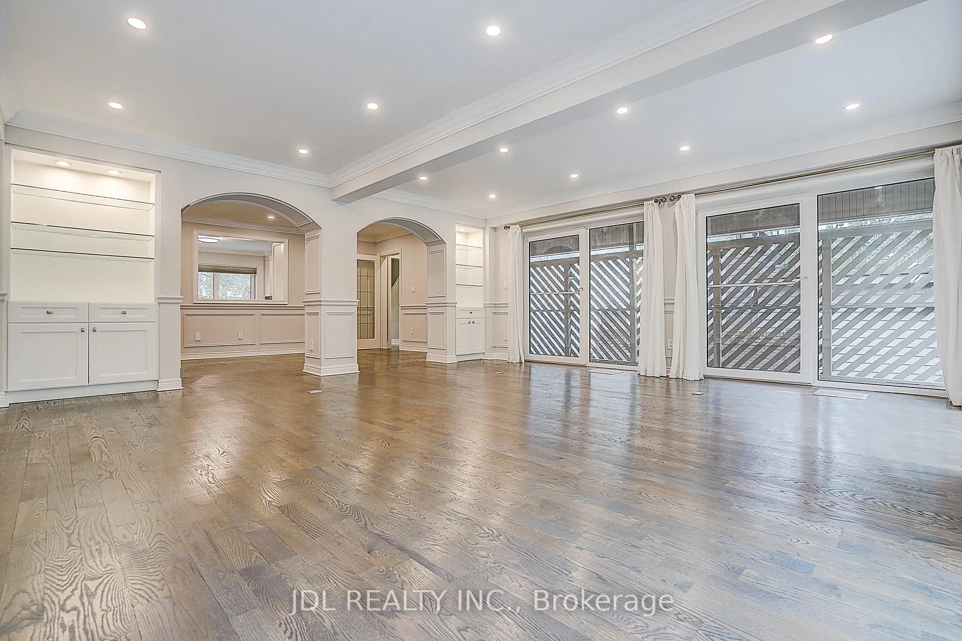 Photo 28 of 6 Nesbitt Drive, Toronto, Leaside — HOMEH