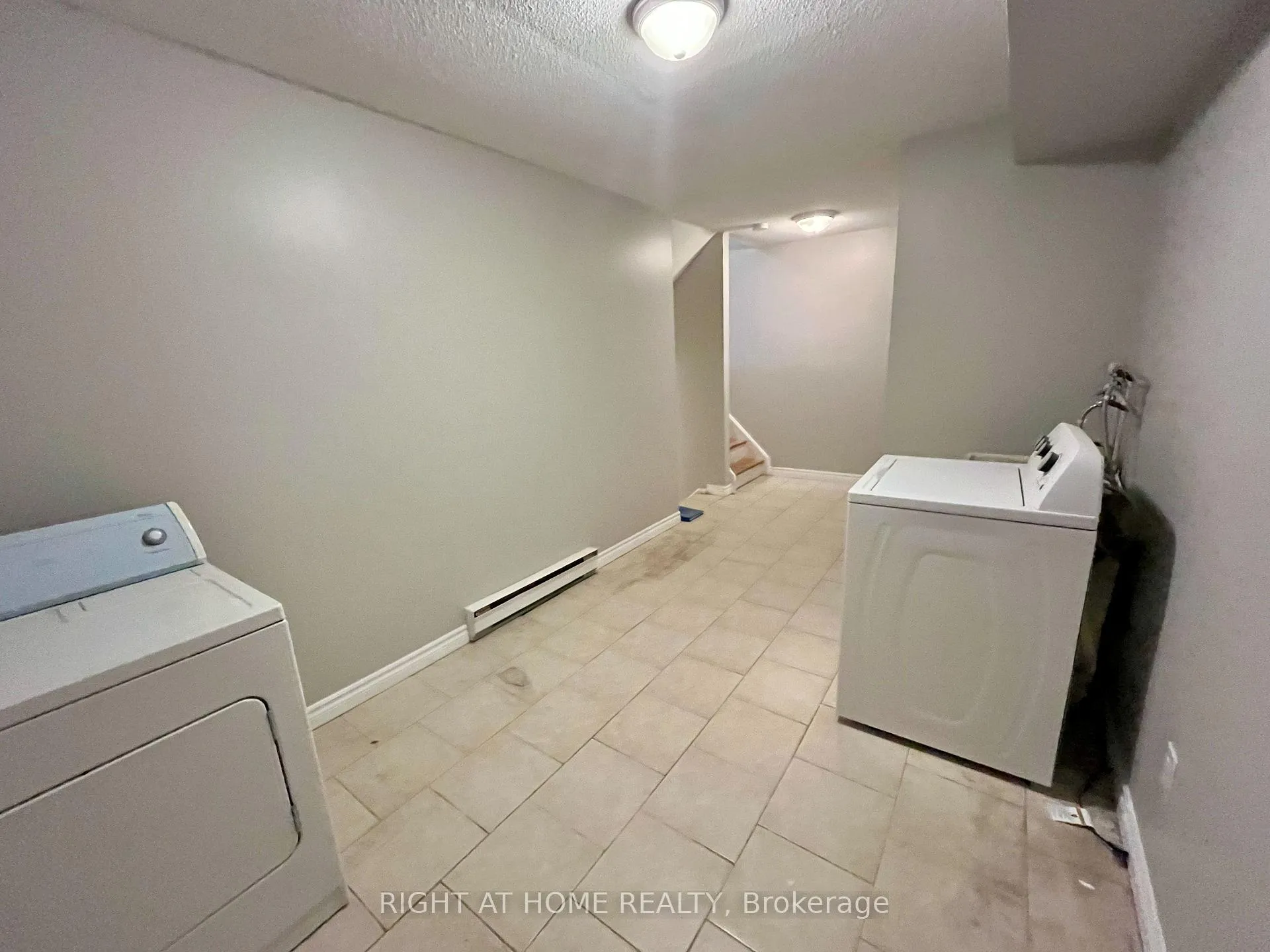 Photo 17 of 129 Milestone Crescent, Aurora, Aurora Village — HOMEH