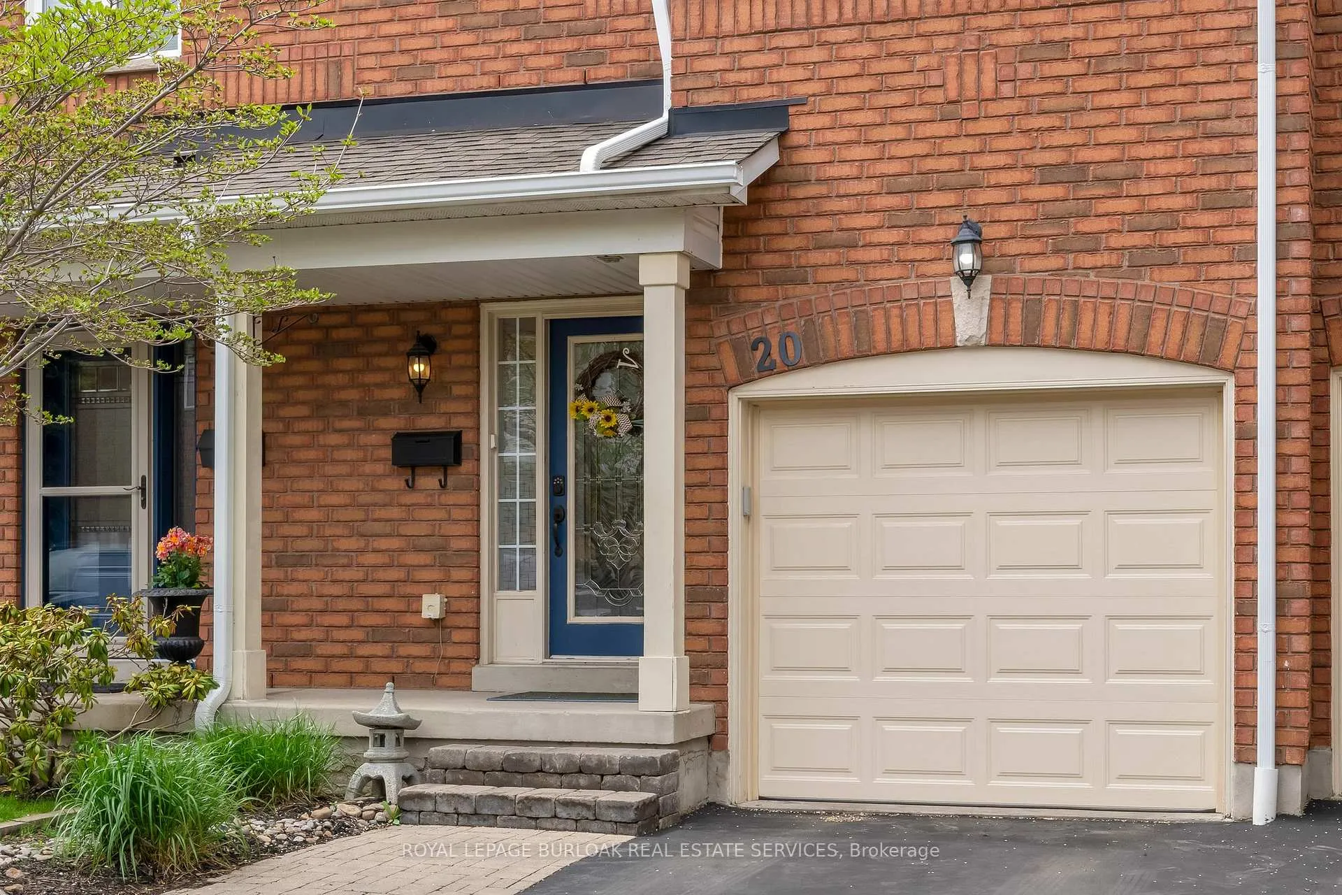 Photo 4 of Unit 20, 710 Spring Gardens Road, Burlington, Bayview — HOMEH
