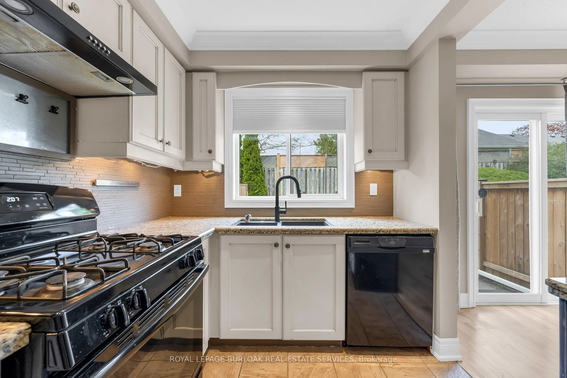 Photo 12 of Unit 20, 710 Spring Gardens Road, Burlington, Bayview — HOMEH