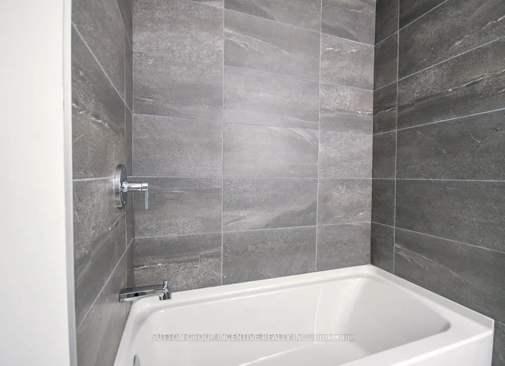 Photo 31 of Unit 802, 39 Mary Street, Barrie, City Centre — HOMEH