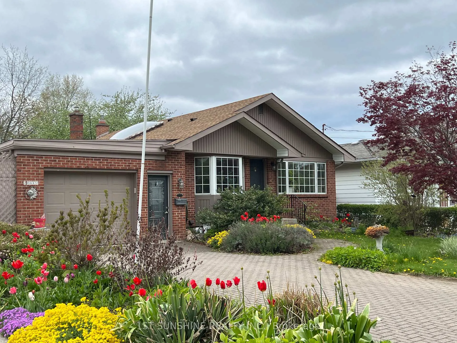 Photo 2 of 3 Mackie Street, St. Catharines, Port Dalhousie — HOMEH