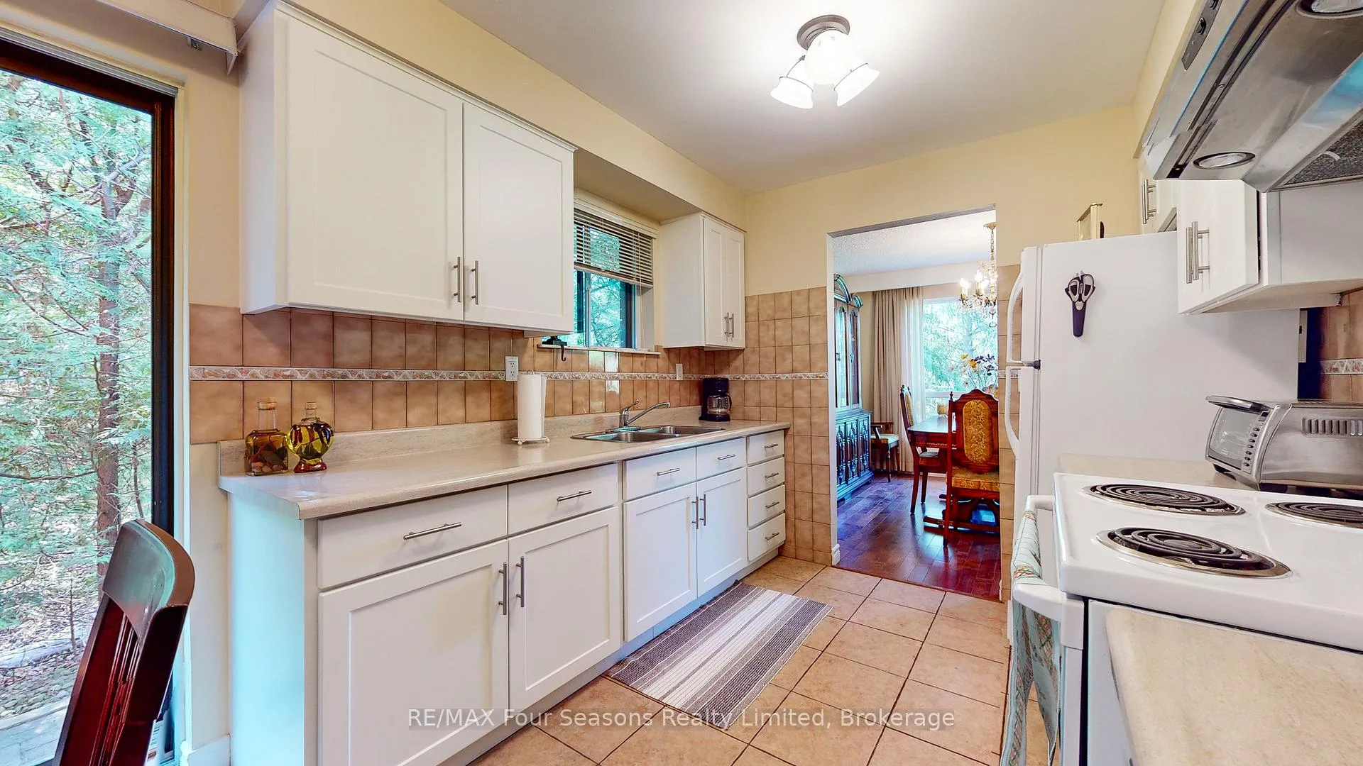 Photo 2 of 76 Arthur Street E, Blue Mountains — HOMEH