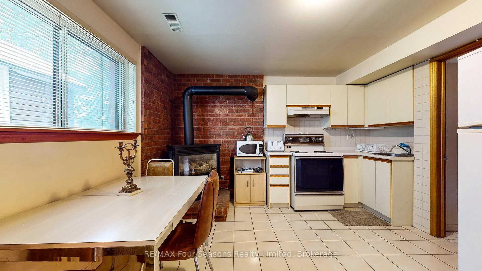 Photo 19 of 76 Arthur Street E, Blue Mountains — HOMEH