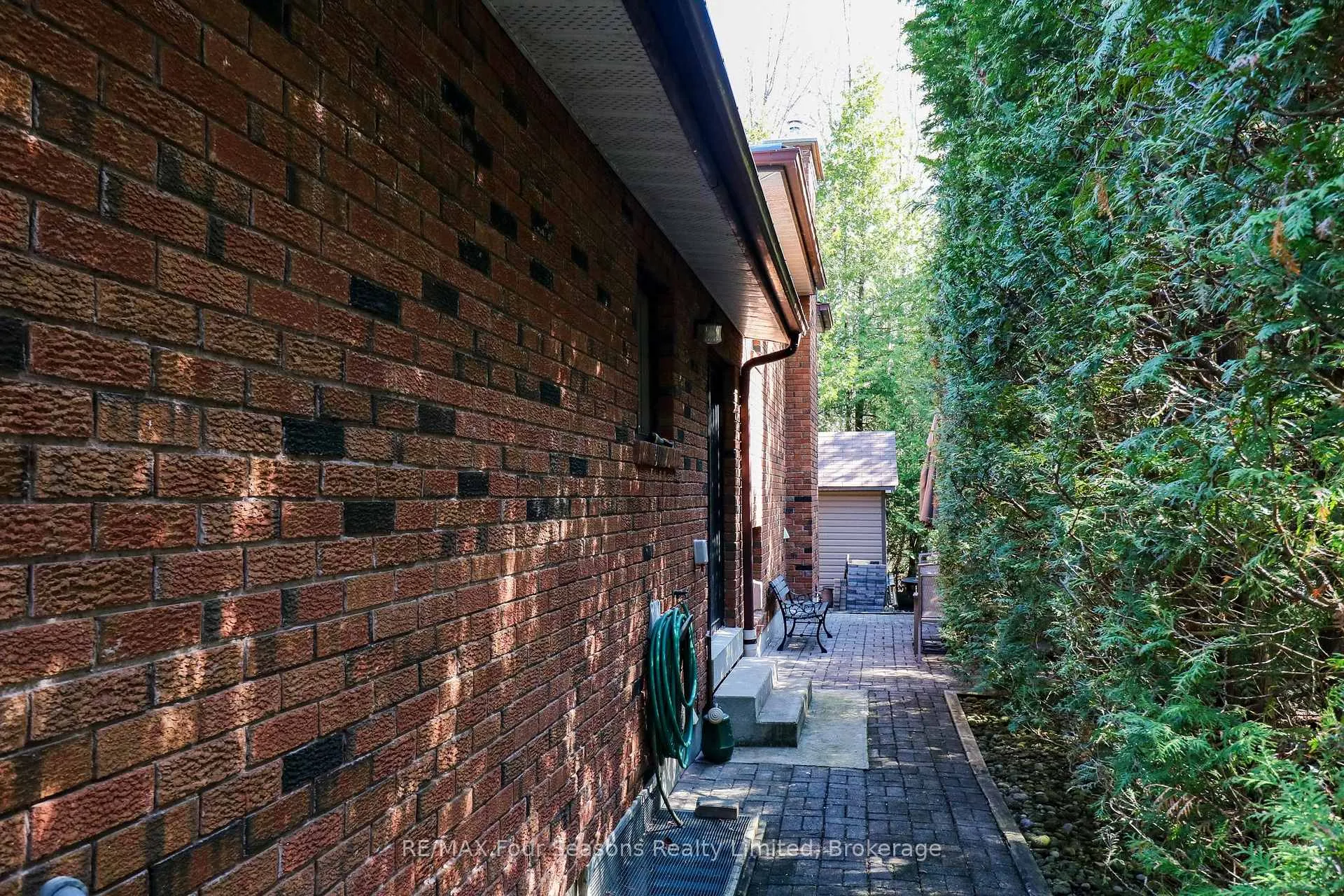 Photo 35 of 76 Arthur Street E, Blue Mountains — HOMEH