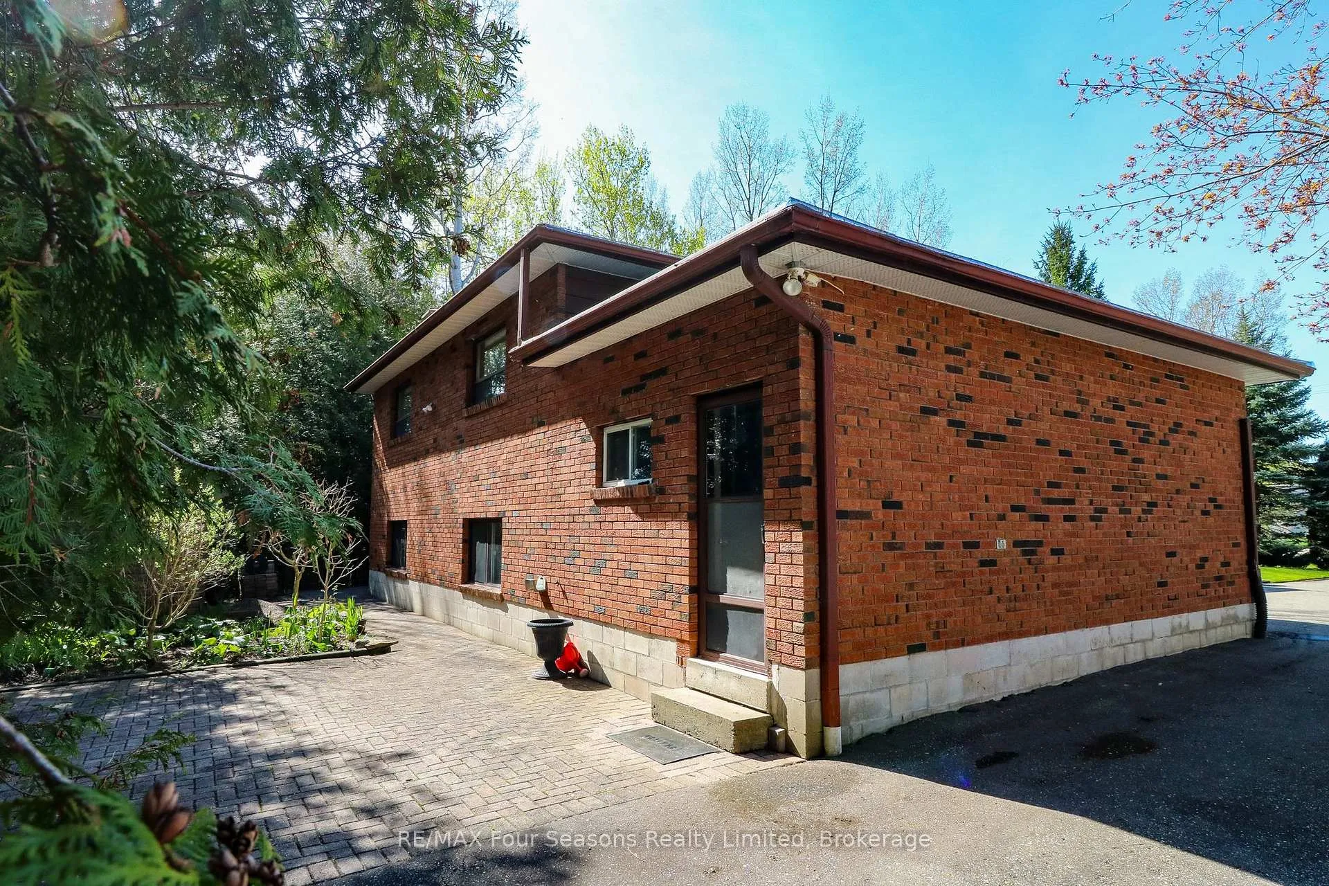 Photo 37 of 76 Arthur Street E, Blue Mountains — HOMEH