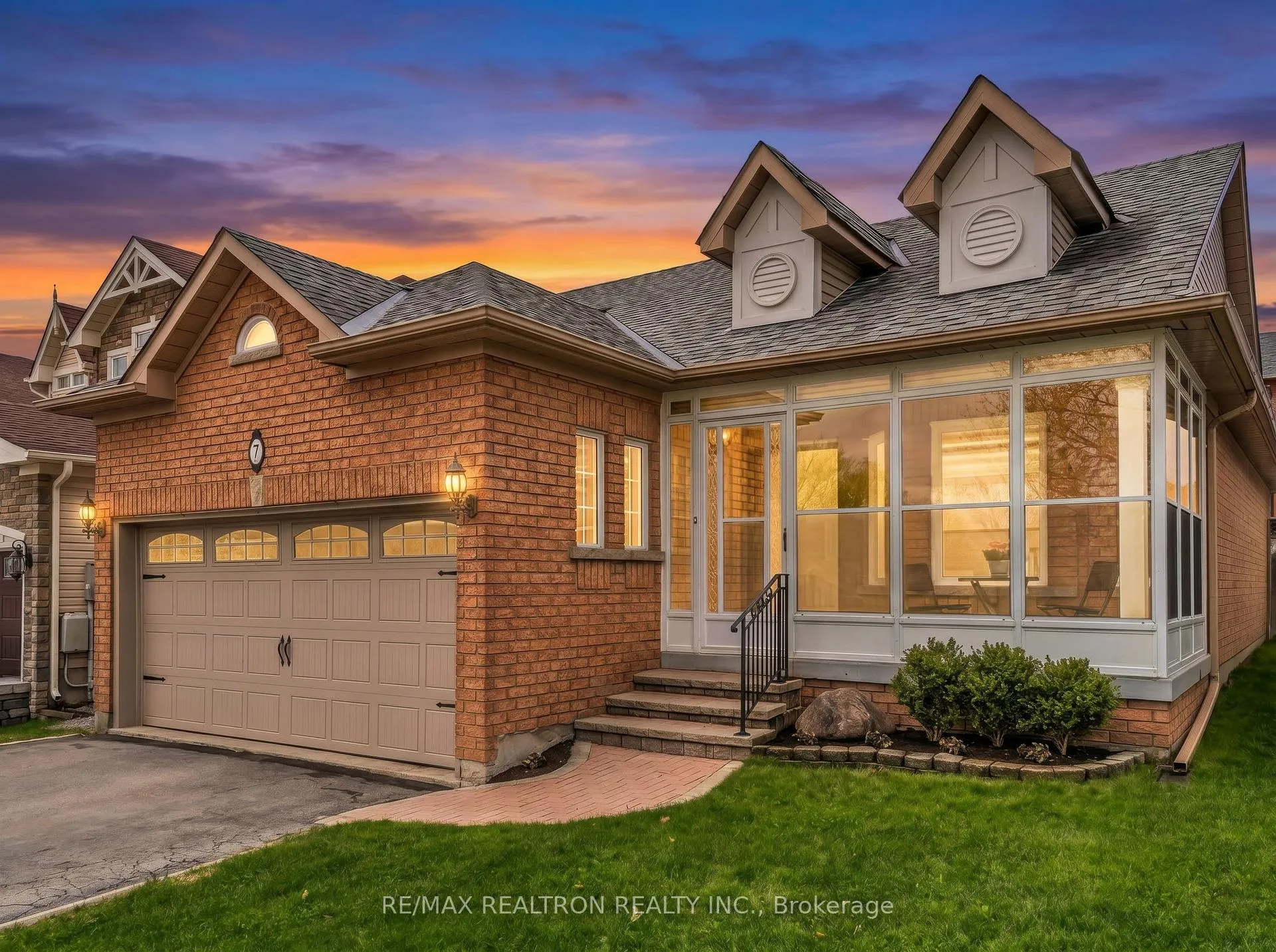 Photo 1 of 7 Thornlodge Drive, Georgina, Keswick South — HOMEH