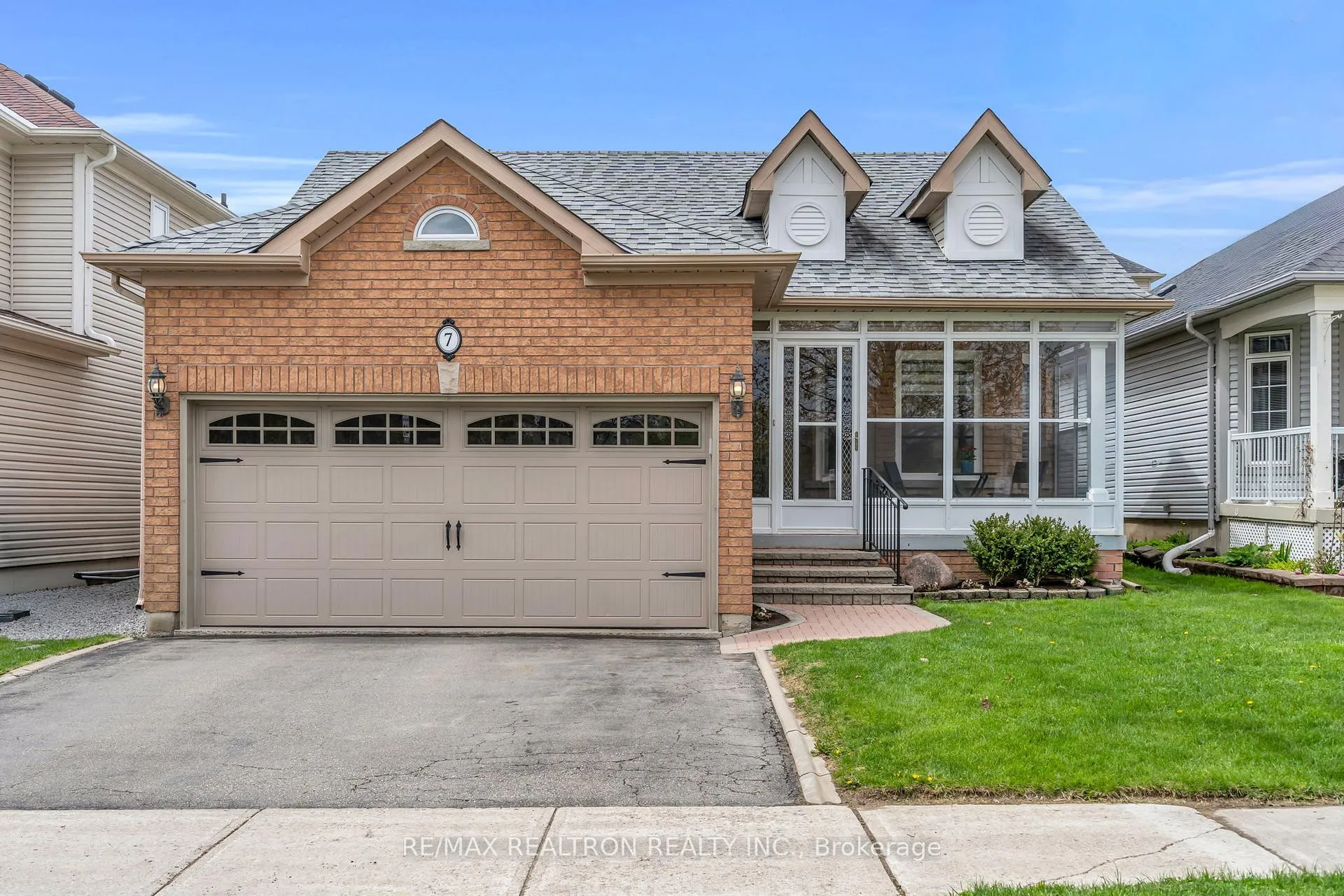 Photo 2 of 7 Thornlodge Drive, Georgina, Keswick South — HOMEH