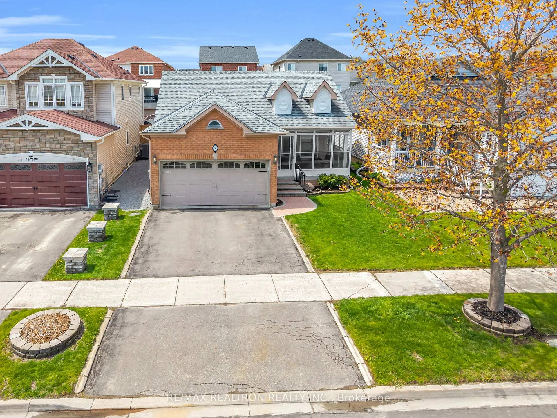 Photo 3 of 7 Thornlodge Drive, Georgina, Keswick South — HOMEH