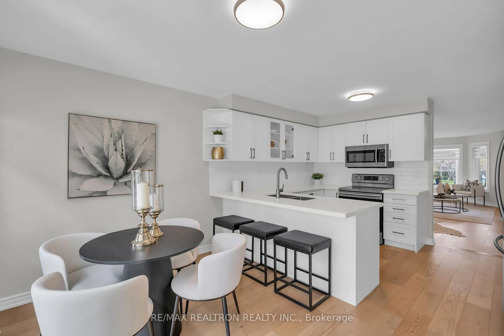 Photo 10 of 7 Thornlodge Drive, Georgina, Keswick South — HOMEH