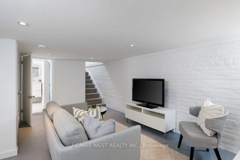 Photo 32 of 110 Fern Avenue, Toronto, Roncesvalles — HOMEH