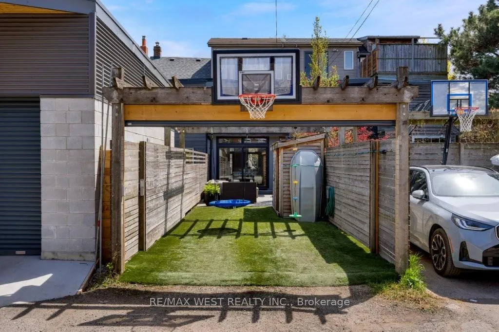 Photo 35 of 110 Fern Avenue, Toronto, Roncesvalles — HOMEH