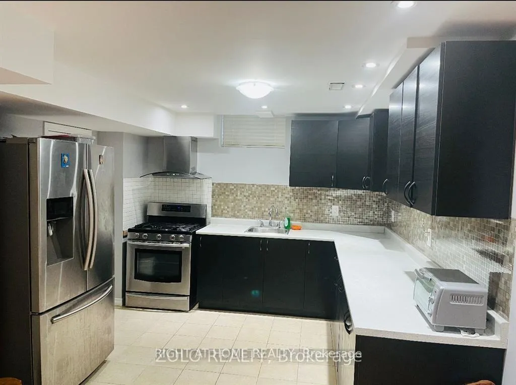 Front of Unit Bsmnt, 142 Maria Antonia Road