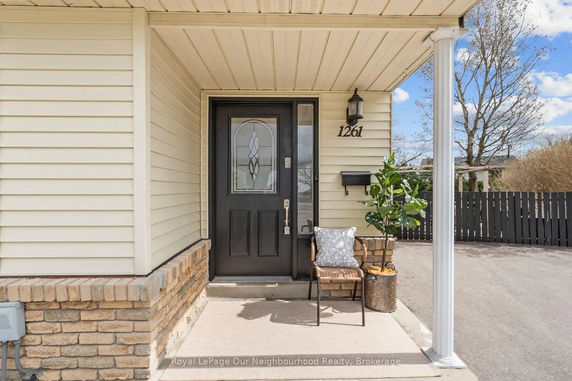 Photo 3 of 1261 Ludlow Court, Oshawa, Centennial — HOMEH