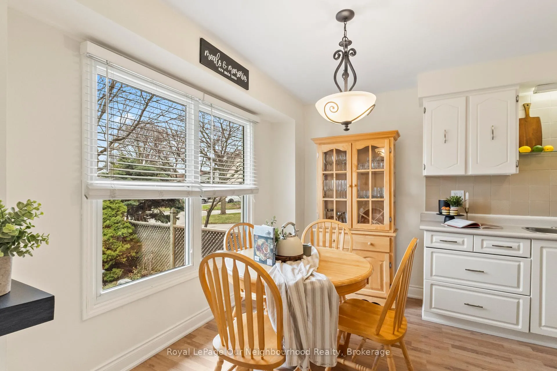Photo 5 of 1261 Ludlow Court, Oshawa, Centennial — HOMEH