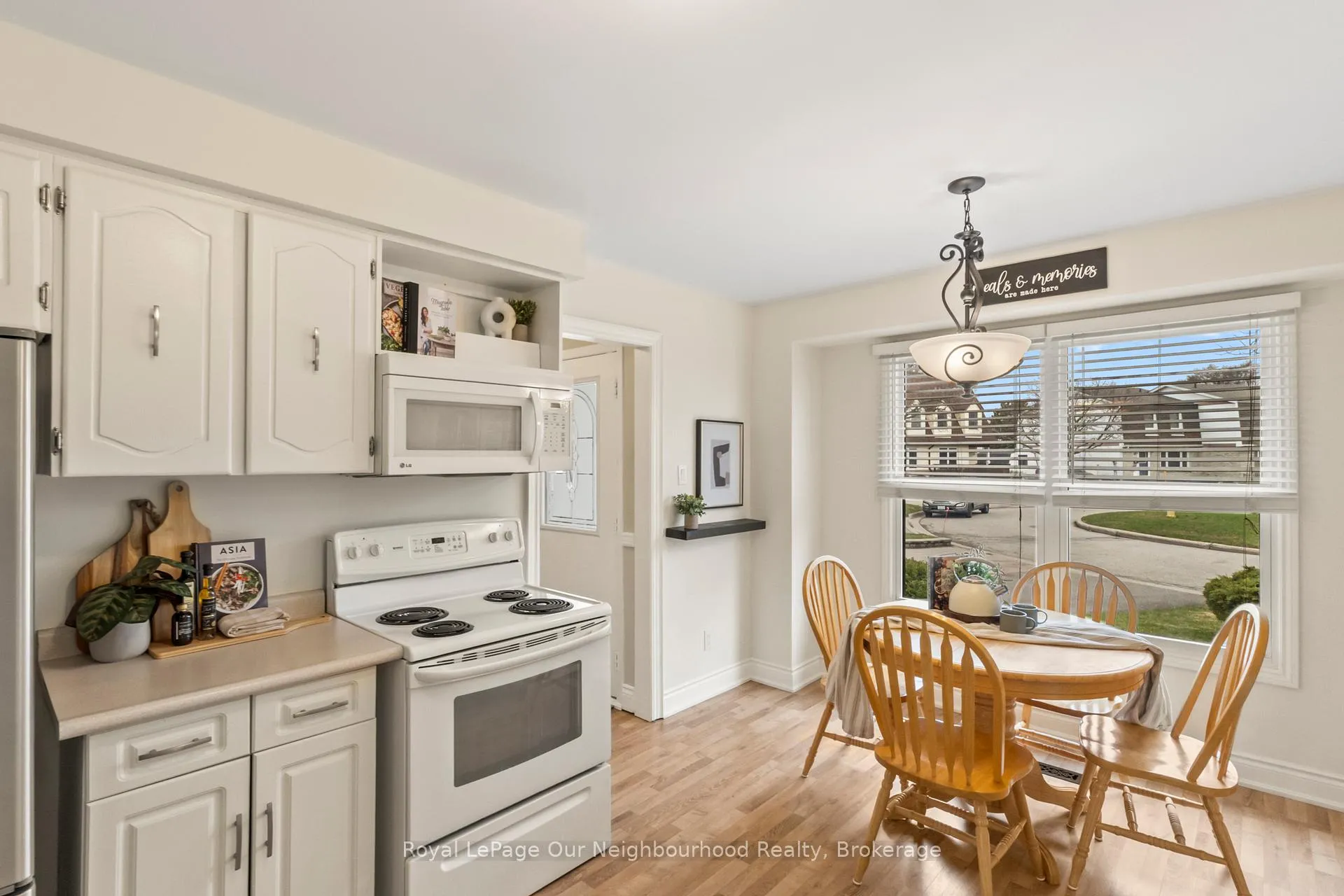 Photo 11 of 1261 Ludlow Court, Oshawa, Centennial — HOMEH