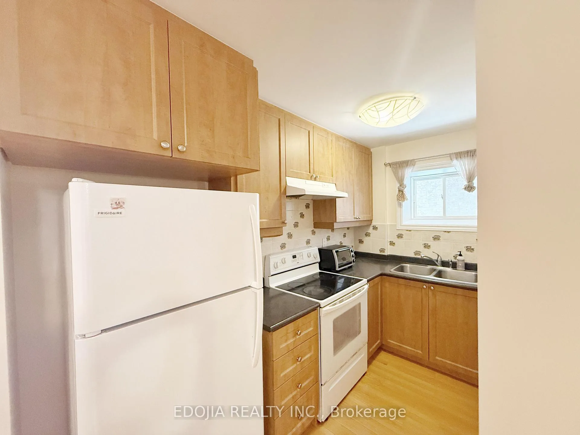Photo 4 of Unit (Bsmt), 265 Oberfrick Avenue, Vaughan, Patterson — HOMEH
