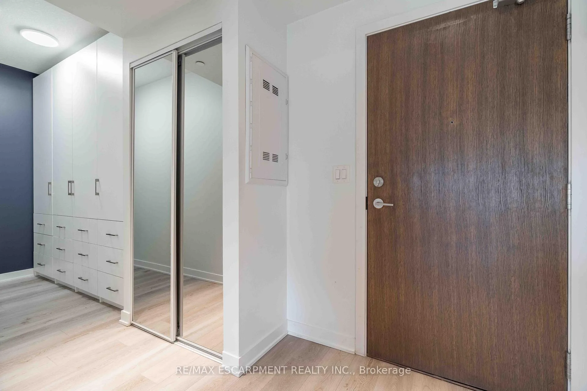 Photo 2 of Unit 504, 16 Markle Crescent, Hamilton, Ancaster — HOMEH