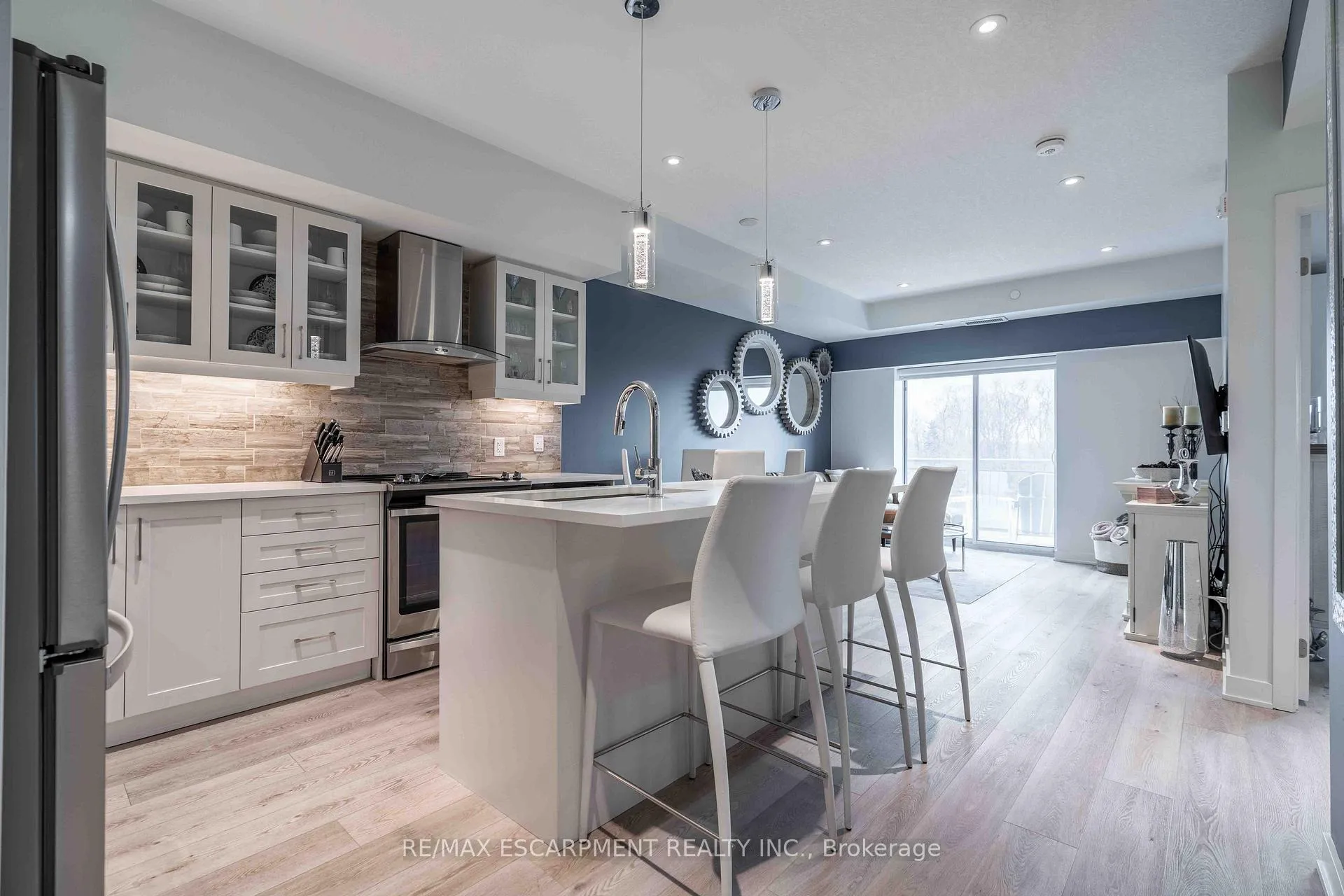 Photo 3 of Unit 504, 16 Markle Crescent, Hamilton, Ancaster — HOMEH