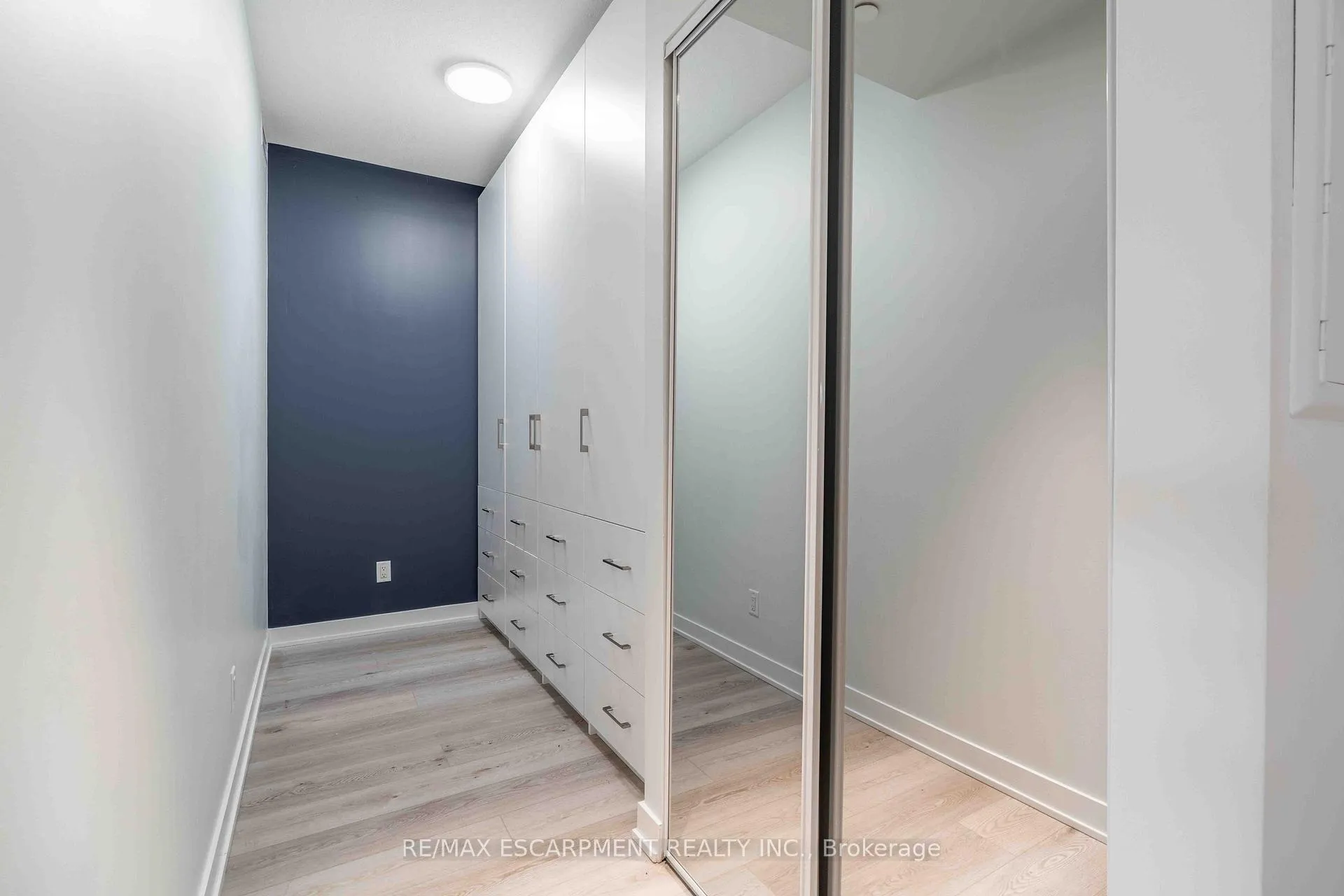 Photo 13 of Unit 504, 16 Markle Crescent, Hamilton, Ancaster — HOMEH