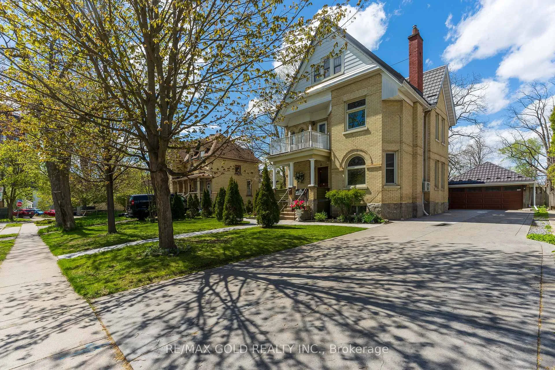 Front of 16 Maynard Avenue