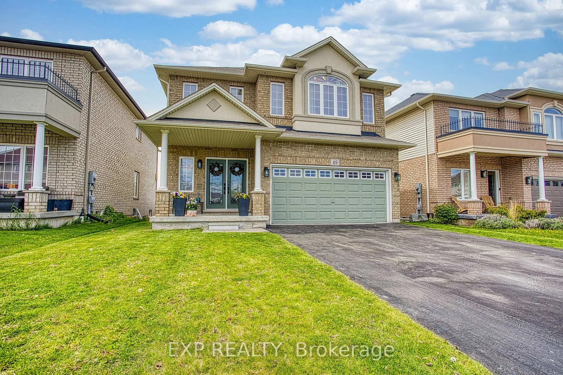 Photo 3 of 49 Lampman Drive, Grimsby, Grimsby West — HOMEH