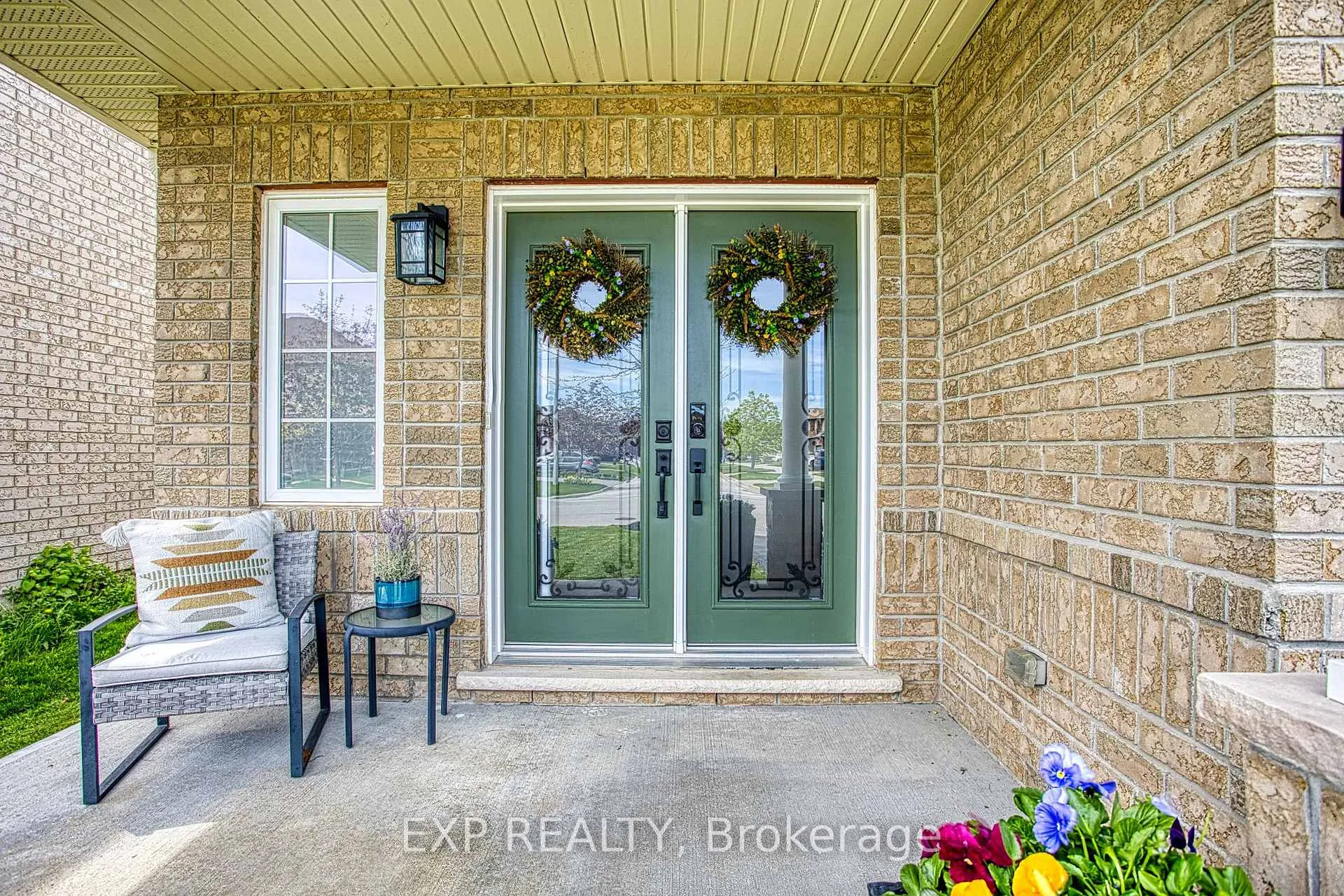 Photo 4 of 49 Lampman Drive, Grimsby, Grimsby West — HOMEH