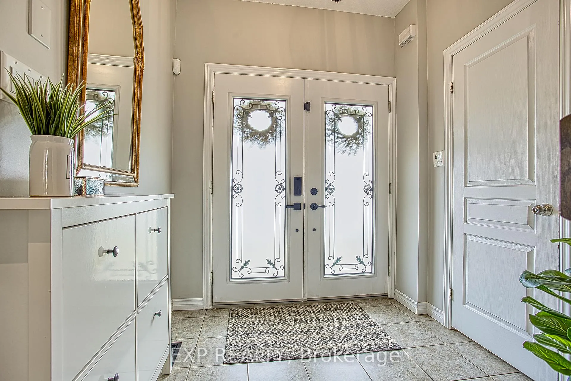 Photo 5 of 49 Lampman Drive, Grimsby, Grimsby West — HOMEH