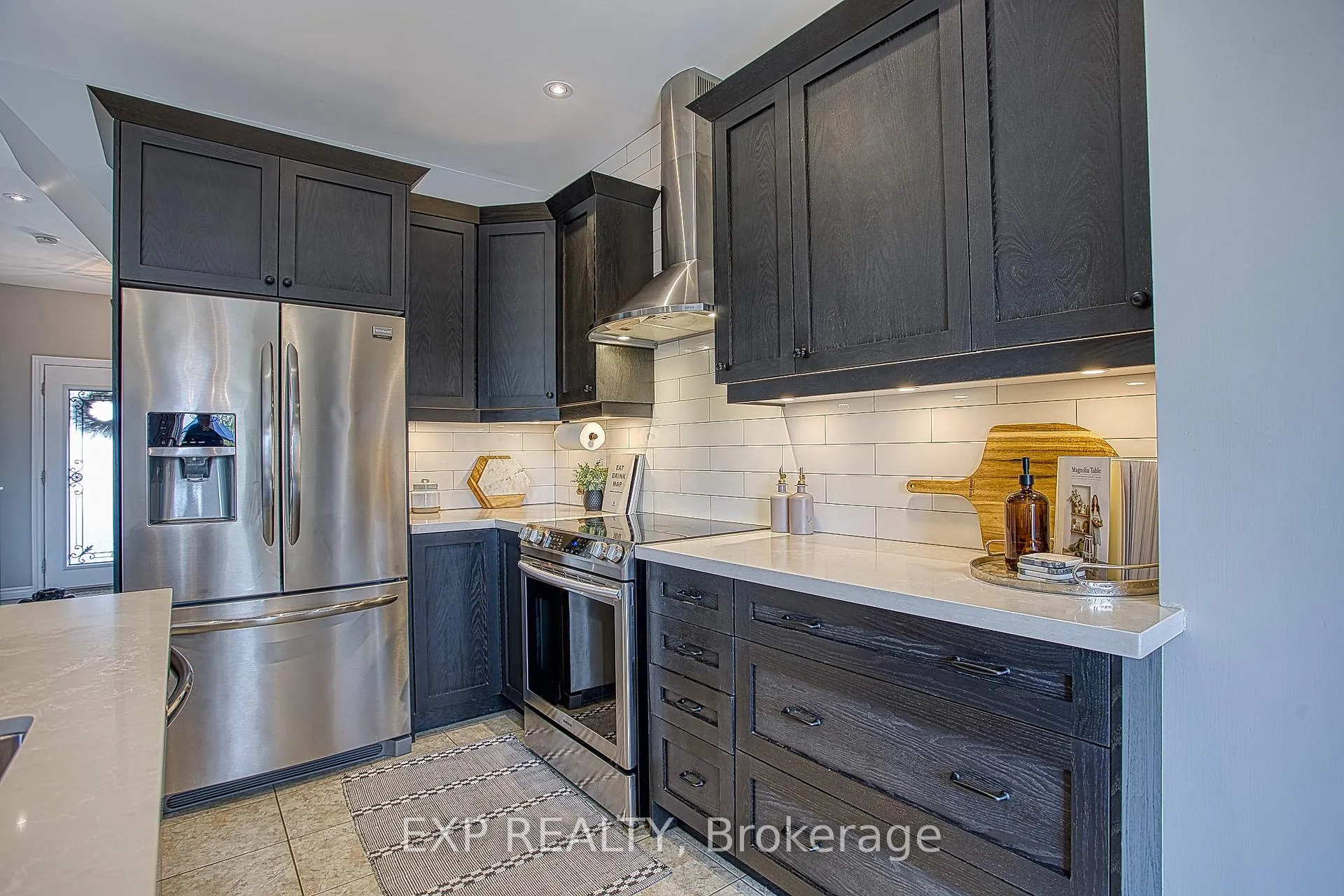 Photo 10 of 49 Lampman Drive, Grimsby, Grimsby West — HOMEH