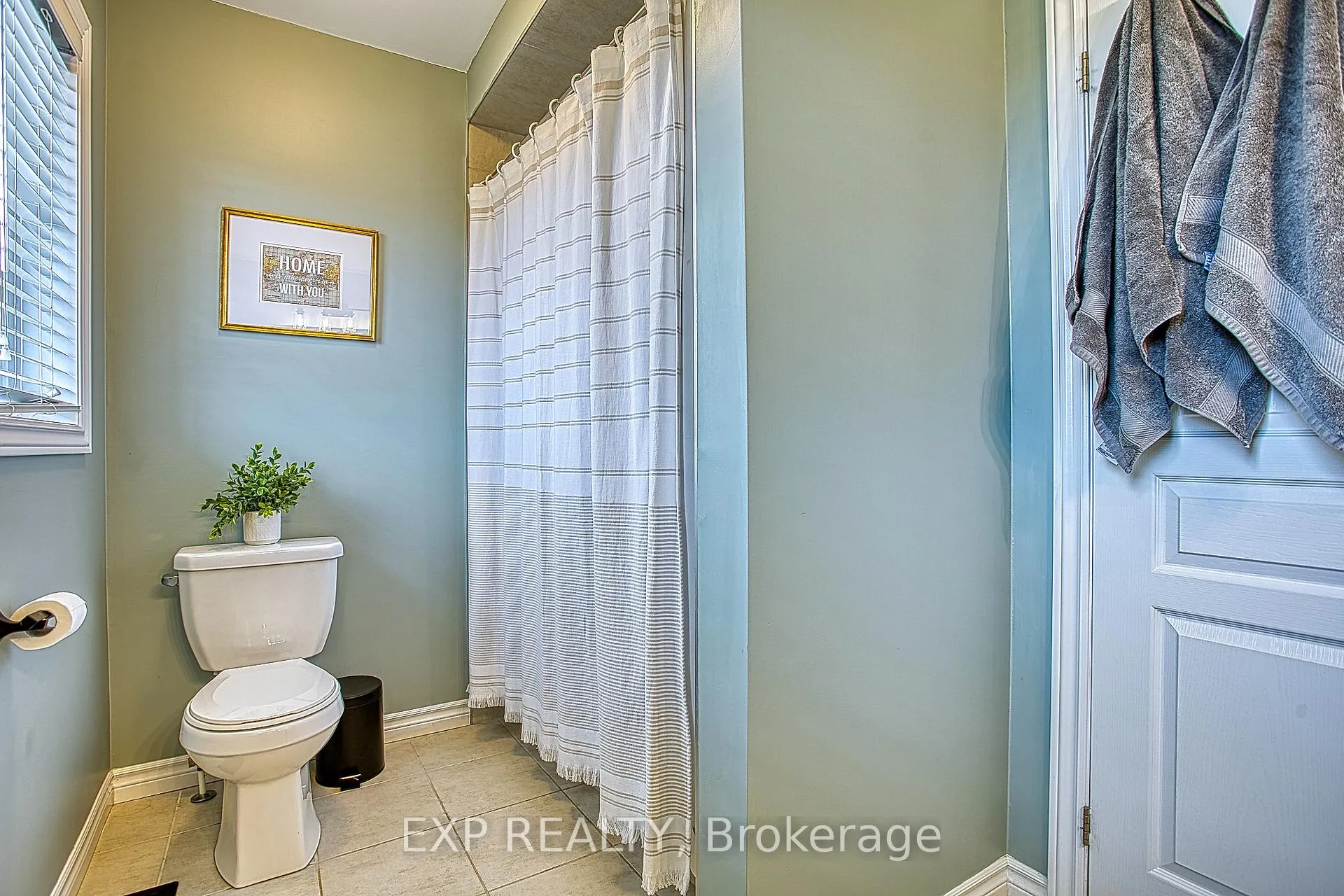 Photo 27 of 49 Lampman Drive, Grimsby, Grimsby West — HOMEH