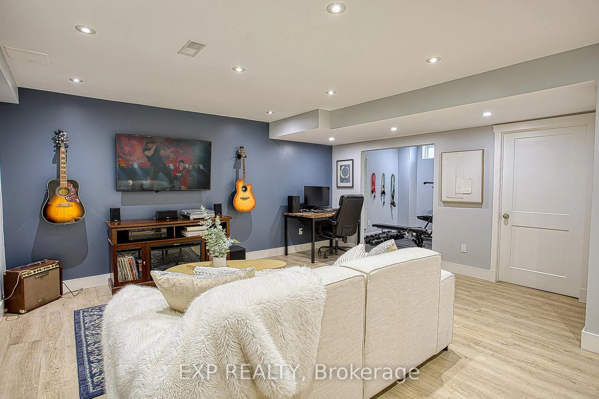 Photo 32 of 49 Lampman Drive, Grimsby, Grimsby West — HOMEH