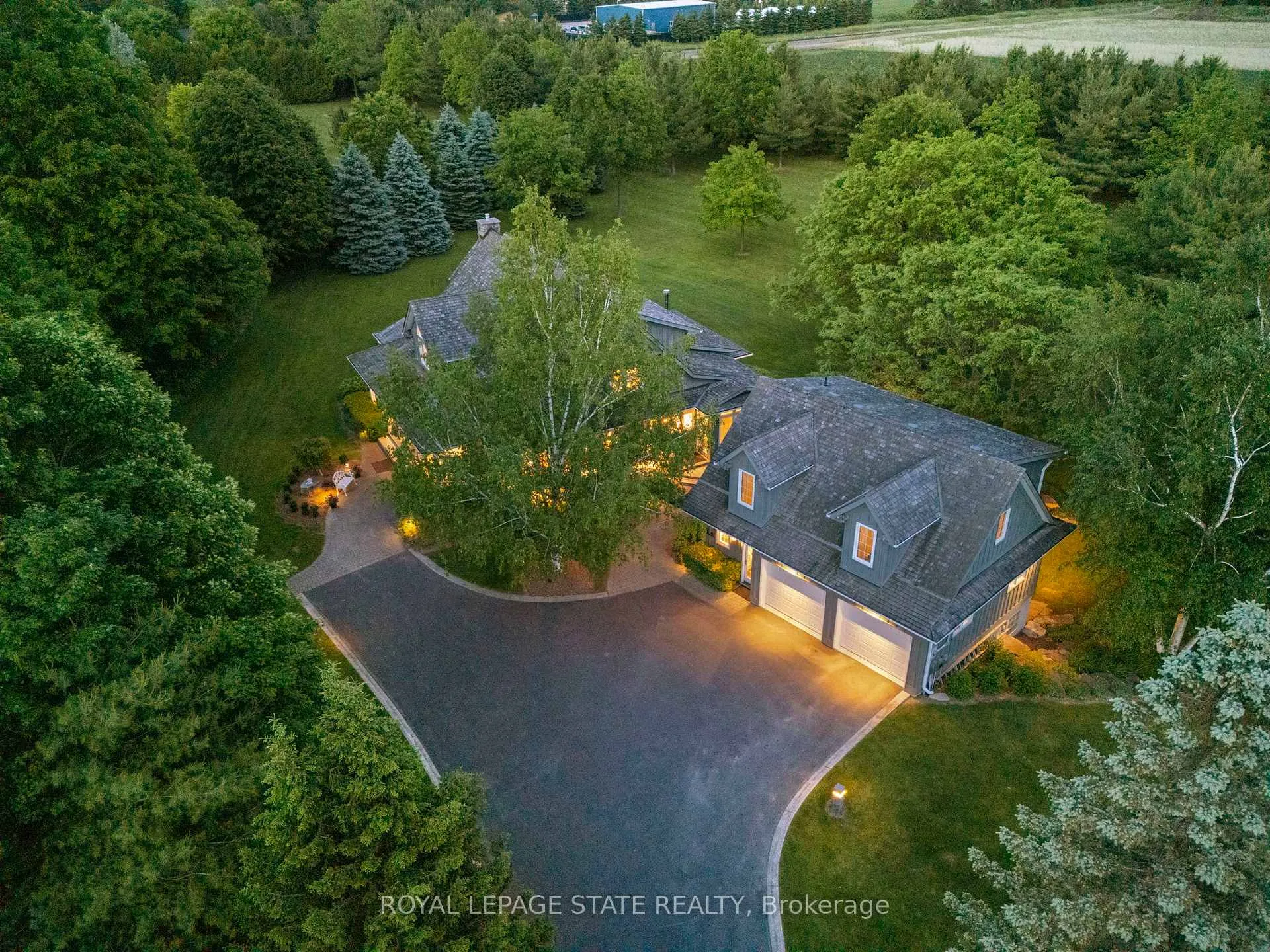 Photo 2 of 402 Progreston Road, Hamilton, Rural Flamborough — HOMEH