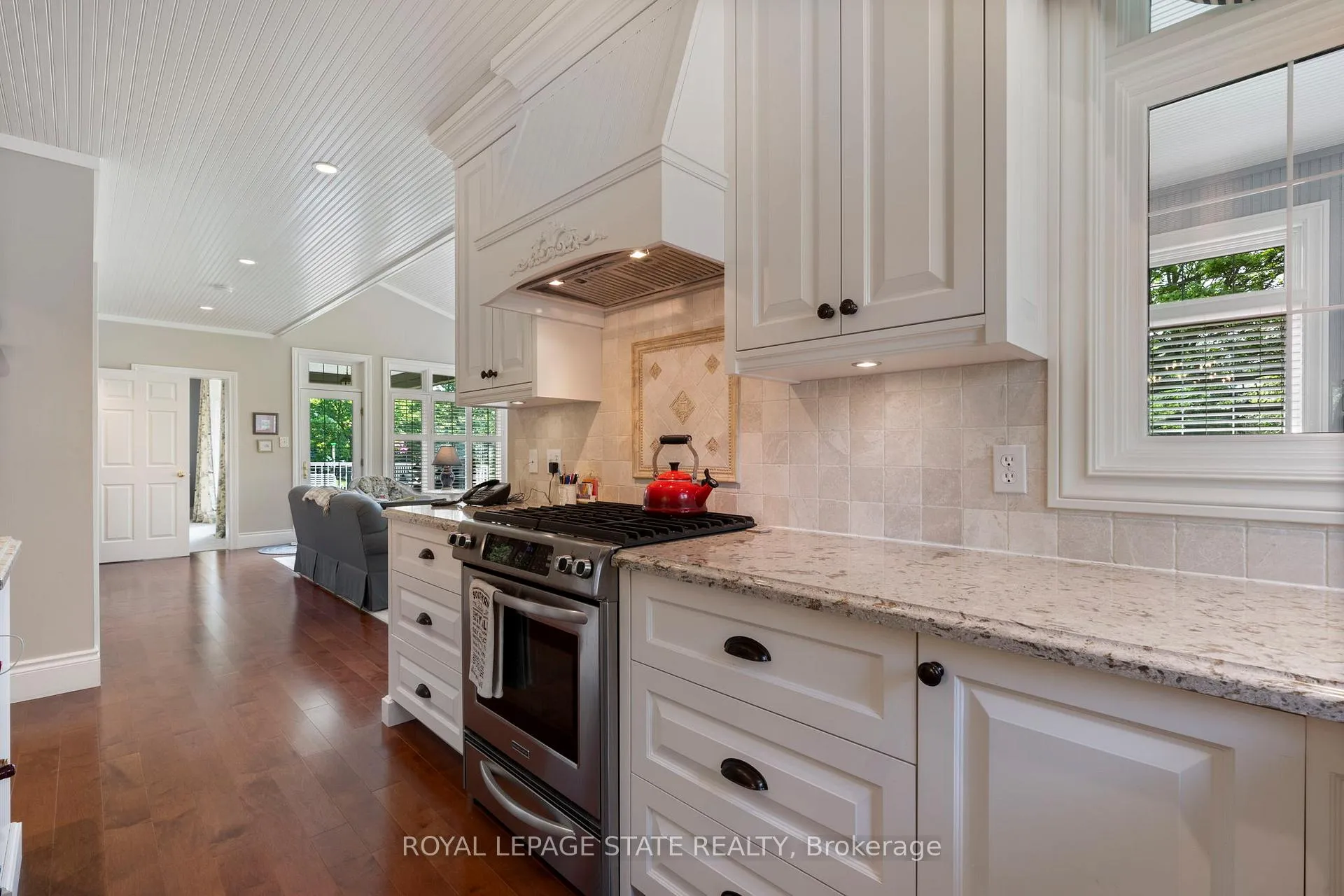 Photo 11 of 402 Progreston Road, Hamilton, Rural Flamborough — HOMEH