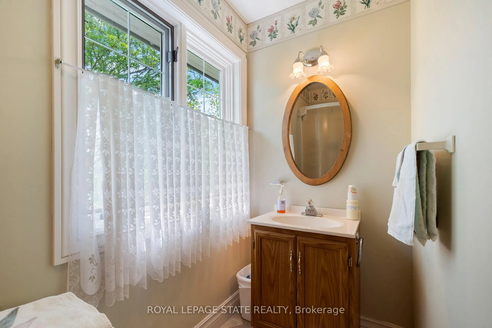 Photo 37 of 402 Progreston Road, Hamilton, Rural Flamborough — HOMEH
