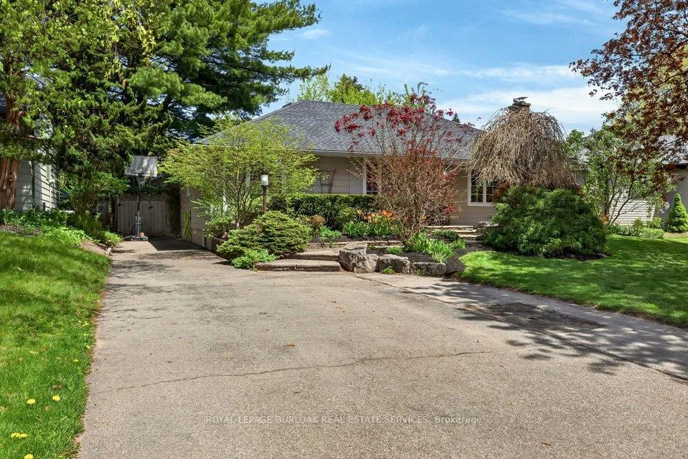 Photo 2 of 969 Sanford Drive, Burlington, LaSalle — HOMEH