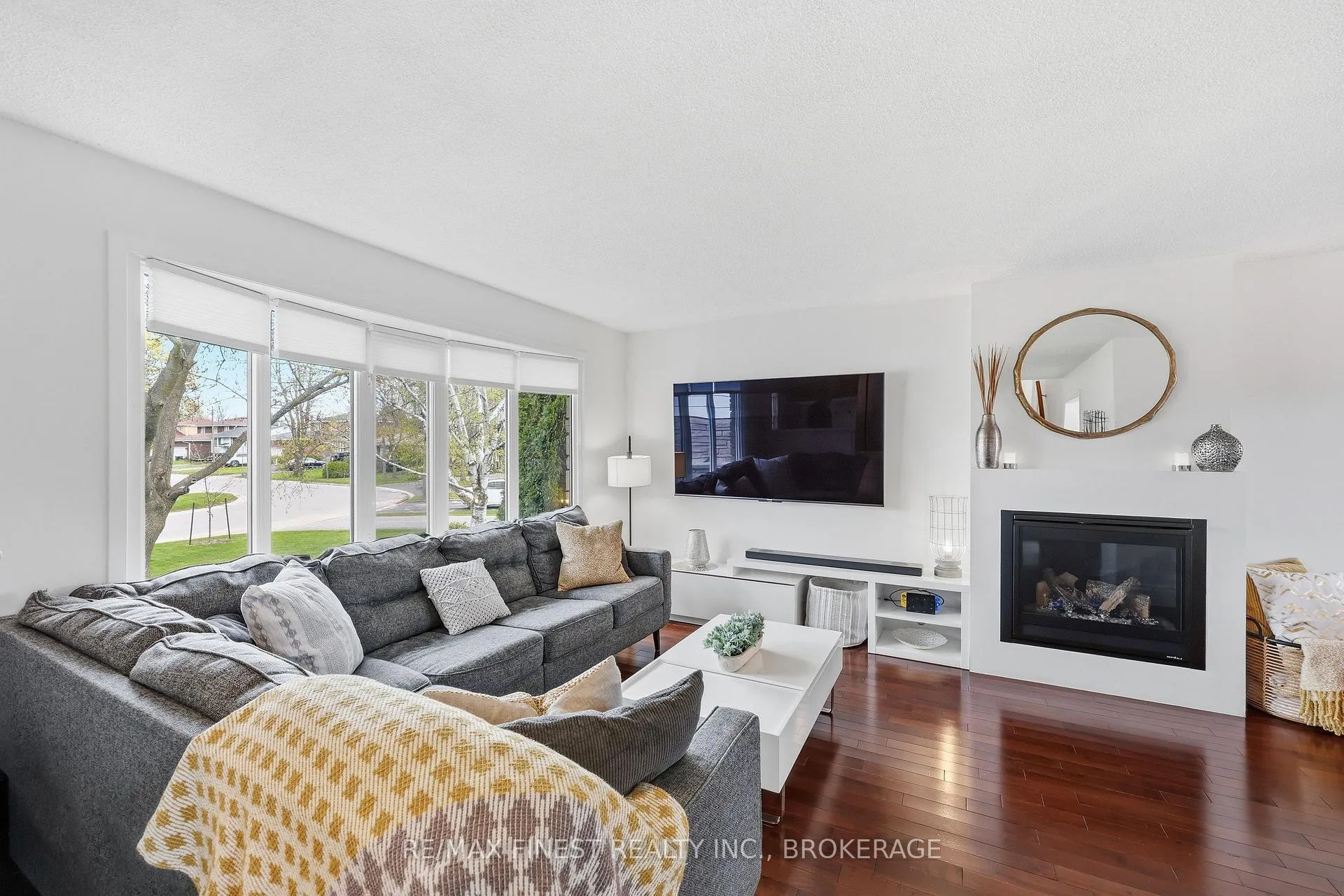 Photo 5 of 168 Inverness Crescent, Kingston, West of Sir John A. Blvd — HOMEH