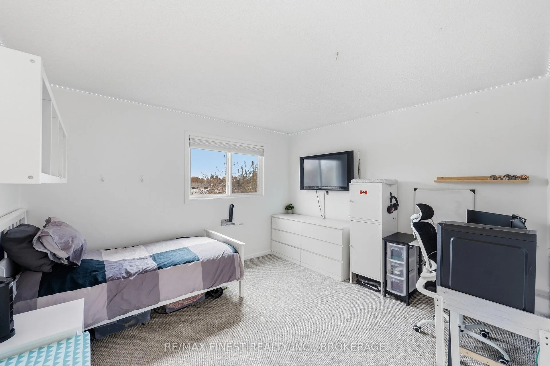 Photo 23 of 168 Inverness Crescent, Kingston, West of Sir John A. Blvd — HOMEH