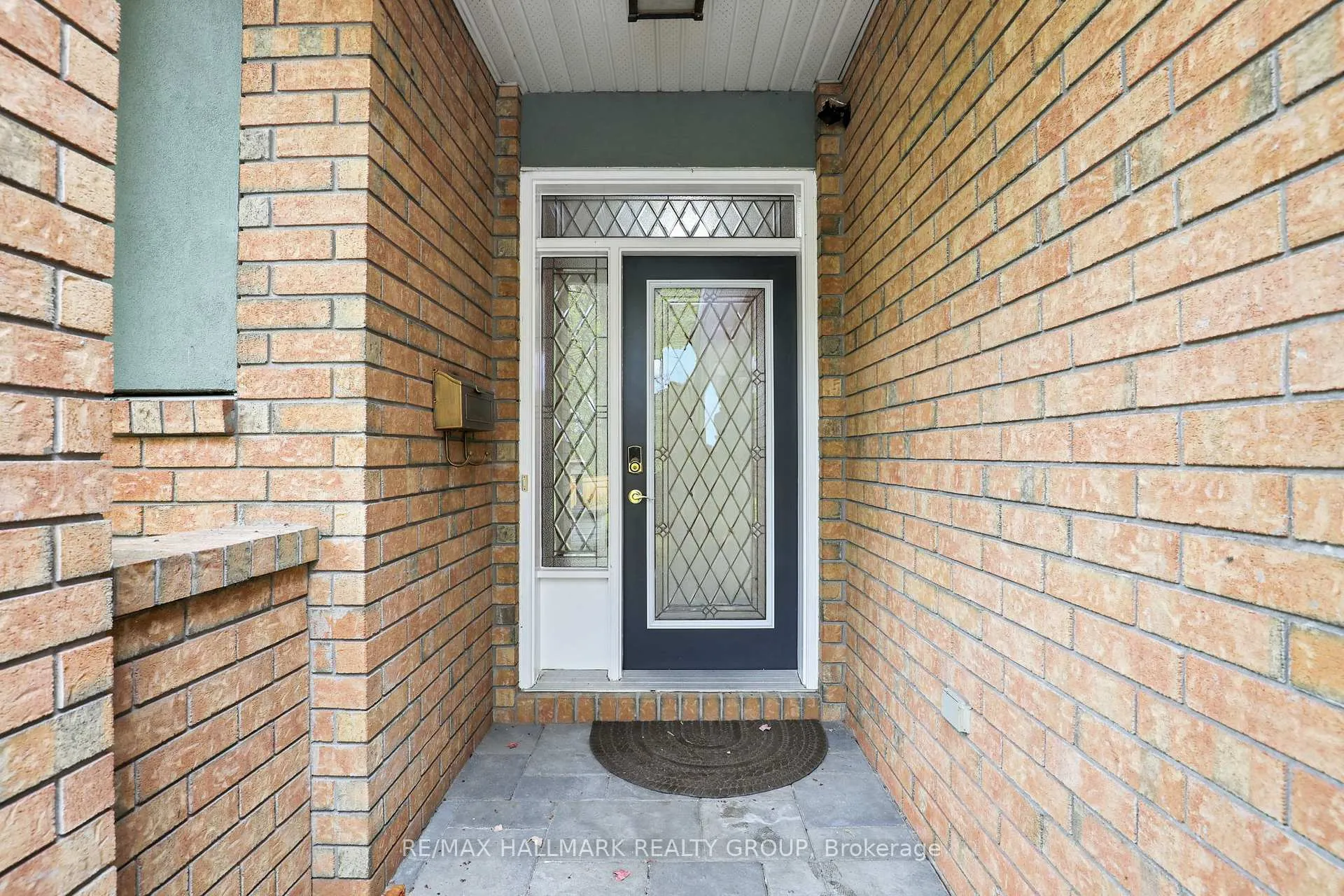 Photo 3 of 59 Paxton Lane, Ottawa, Blackburn Hamlet — HOMEH