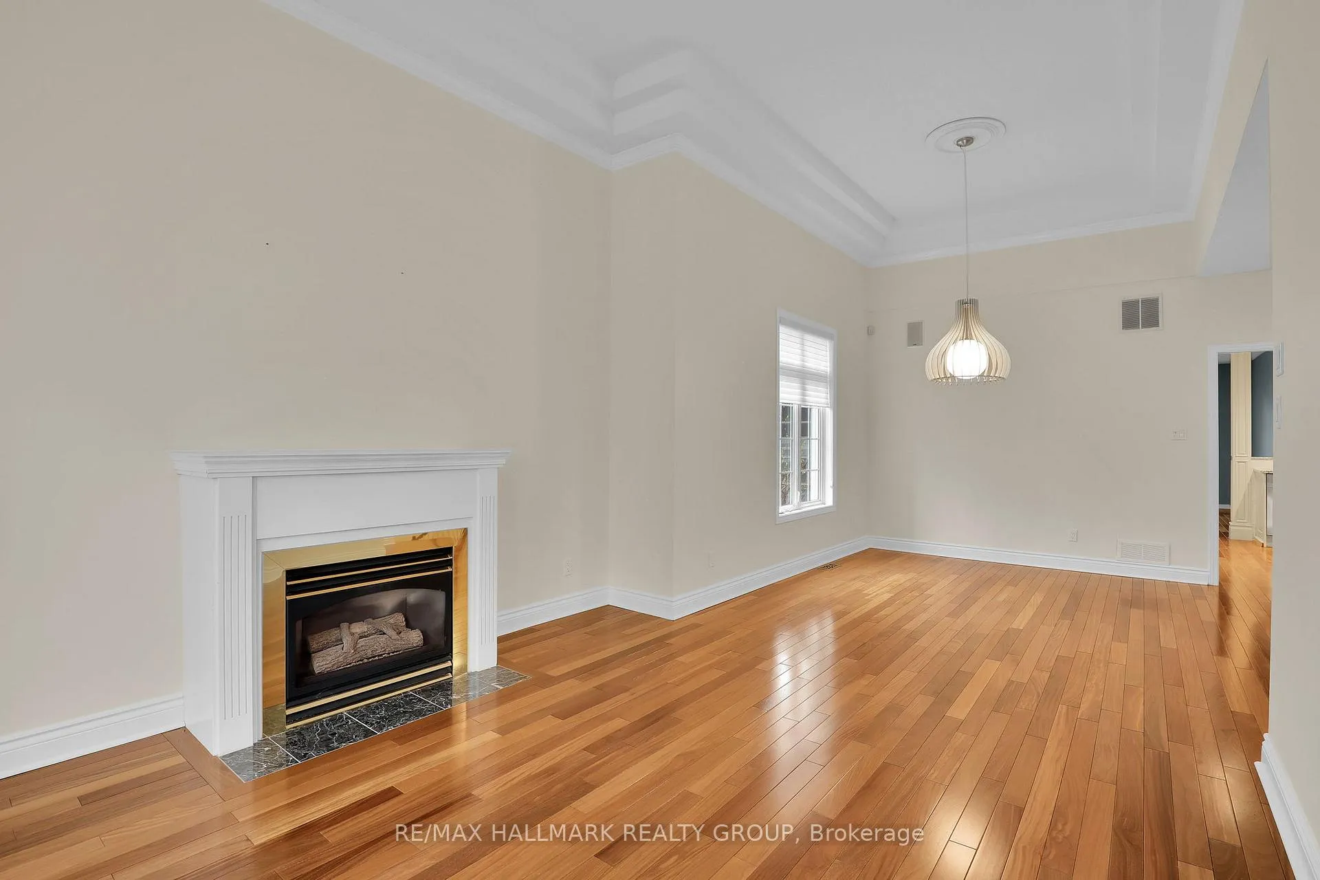 Photo 8 of 59 Paxton Lane, Ottawa, Blackburn Hamlet — HOMEH