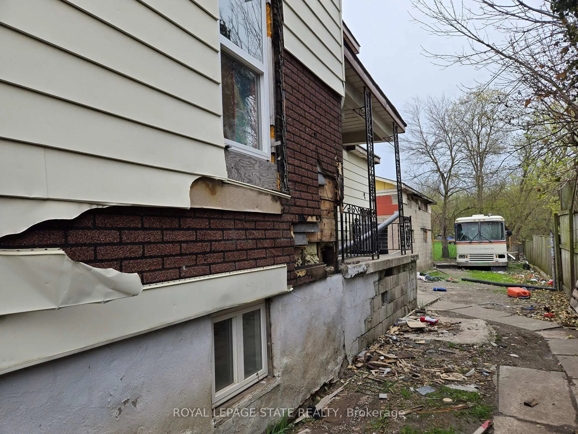 Photo 4 of 4550 Crysler Avenue, Niagara Falls, Downtown — HOMEH