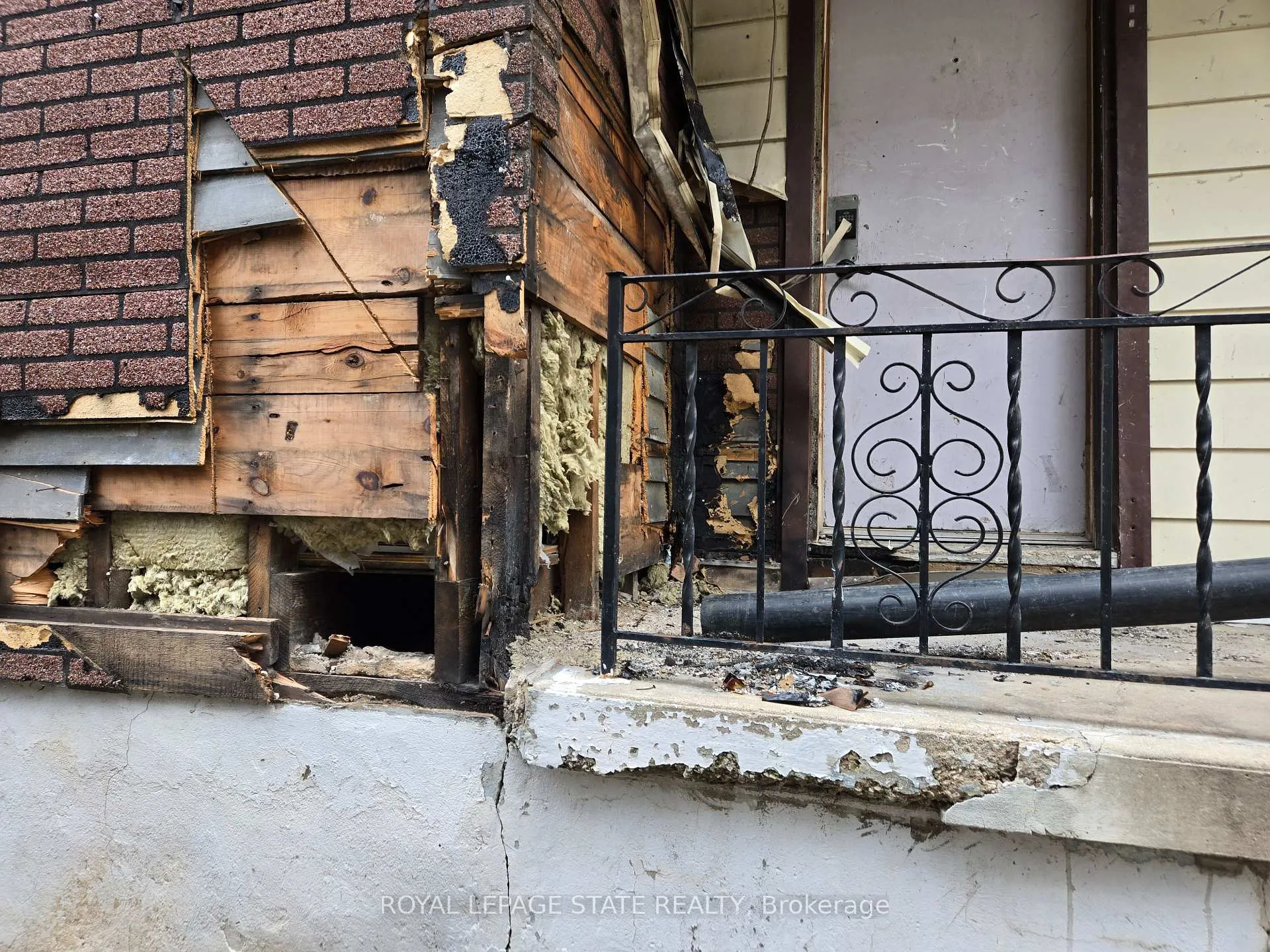 Photo 5 of 4550 Crysler Avenue, Niagara Falls, Downtown — HOMEH