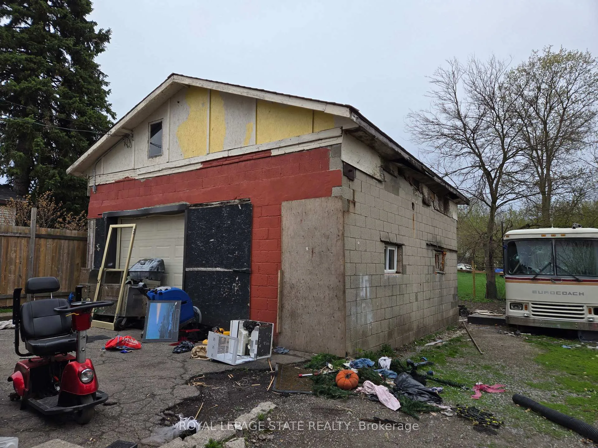 Photo 8 of 4550 Crysler Avenue, Niagara Falls, Downtown — HOMEH